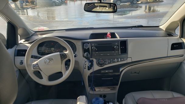 Toyota Sienna LE 7-Passenger with Bluetooth audio