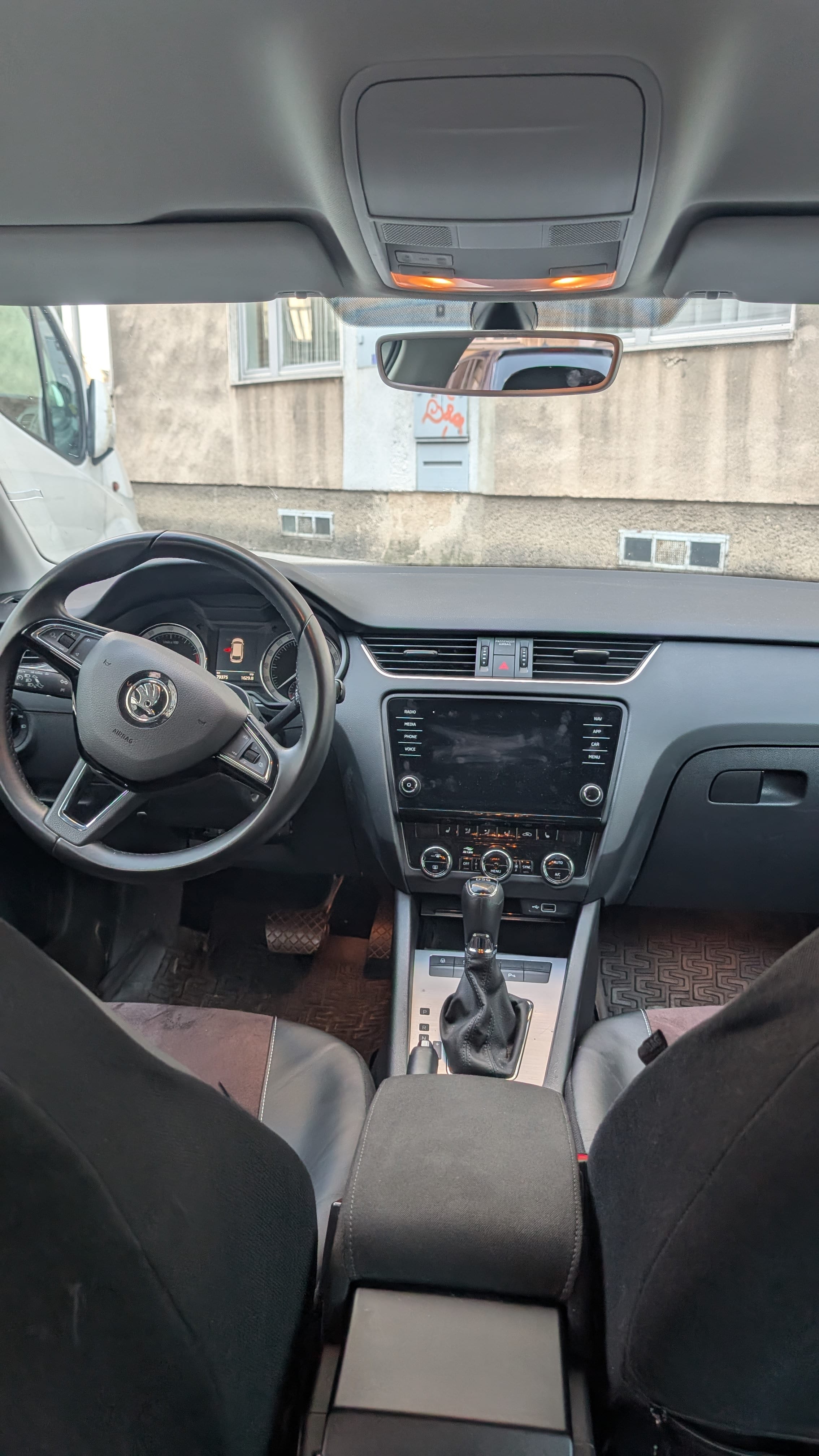 Skoda Octavia Kombi mit Navigationsgerät