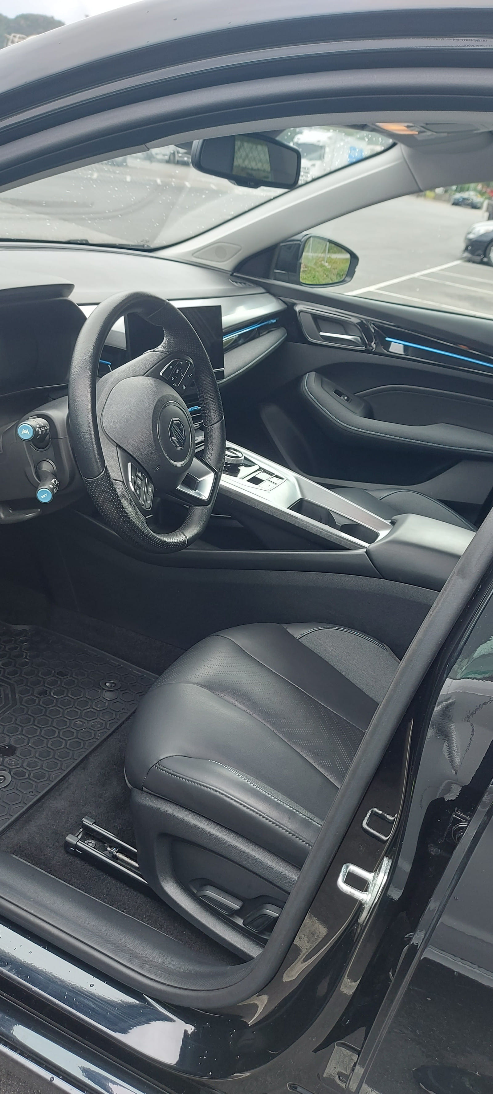 MG MG5 with Bluetooth audio
