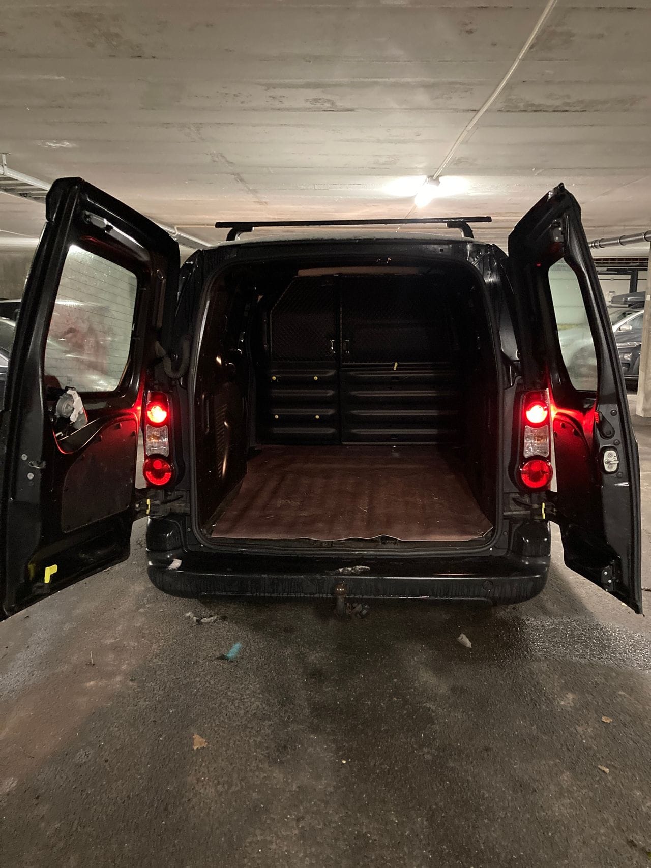 Peugeot Partner med Snøkjettinger