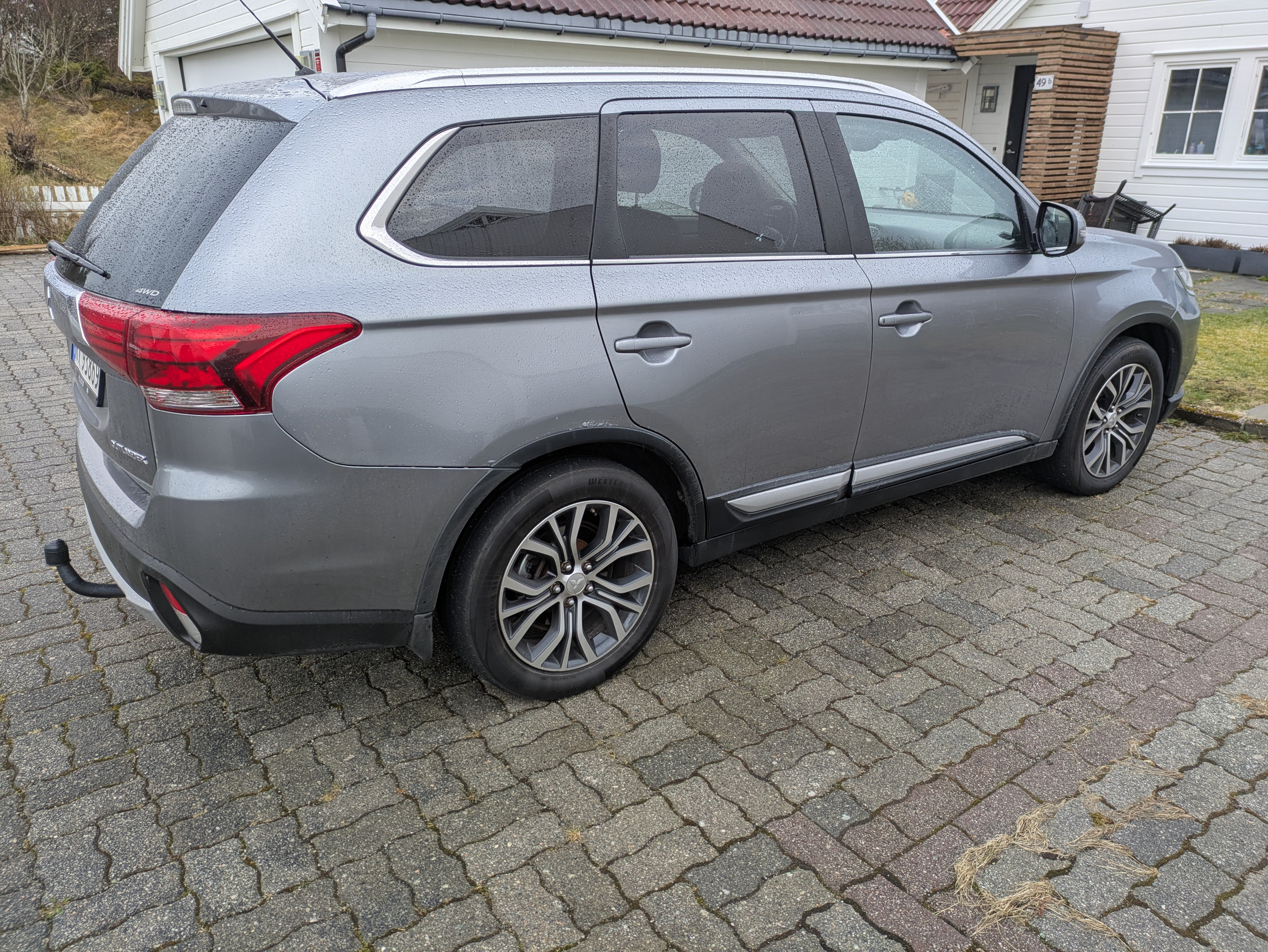 Mitsubishi Outlander 2,4 DI med Ryggekamera