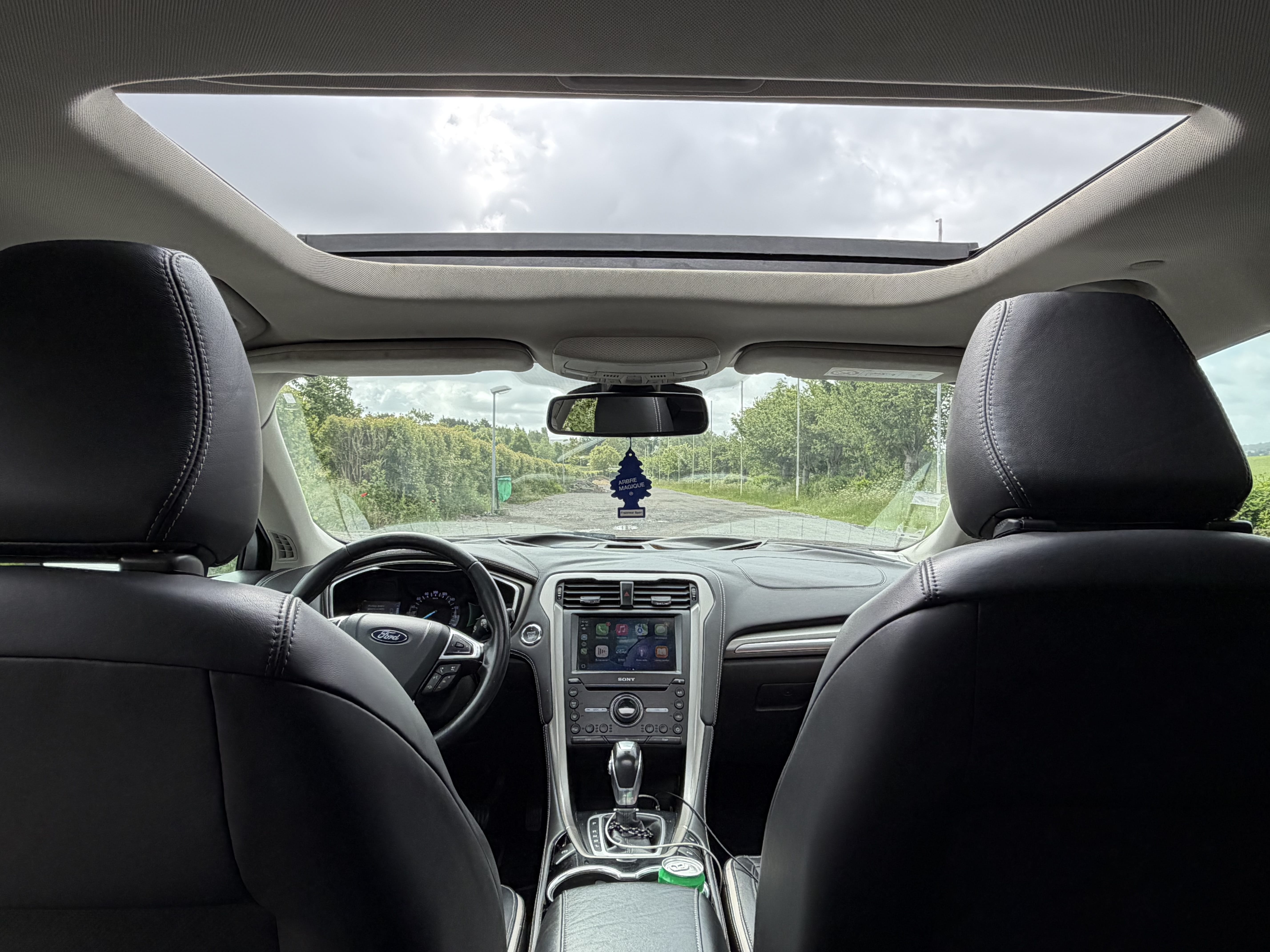 Ford Mondeo Hybride avec GPS