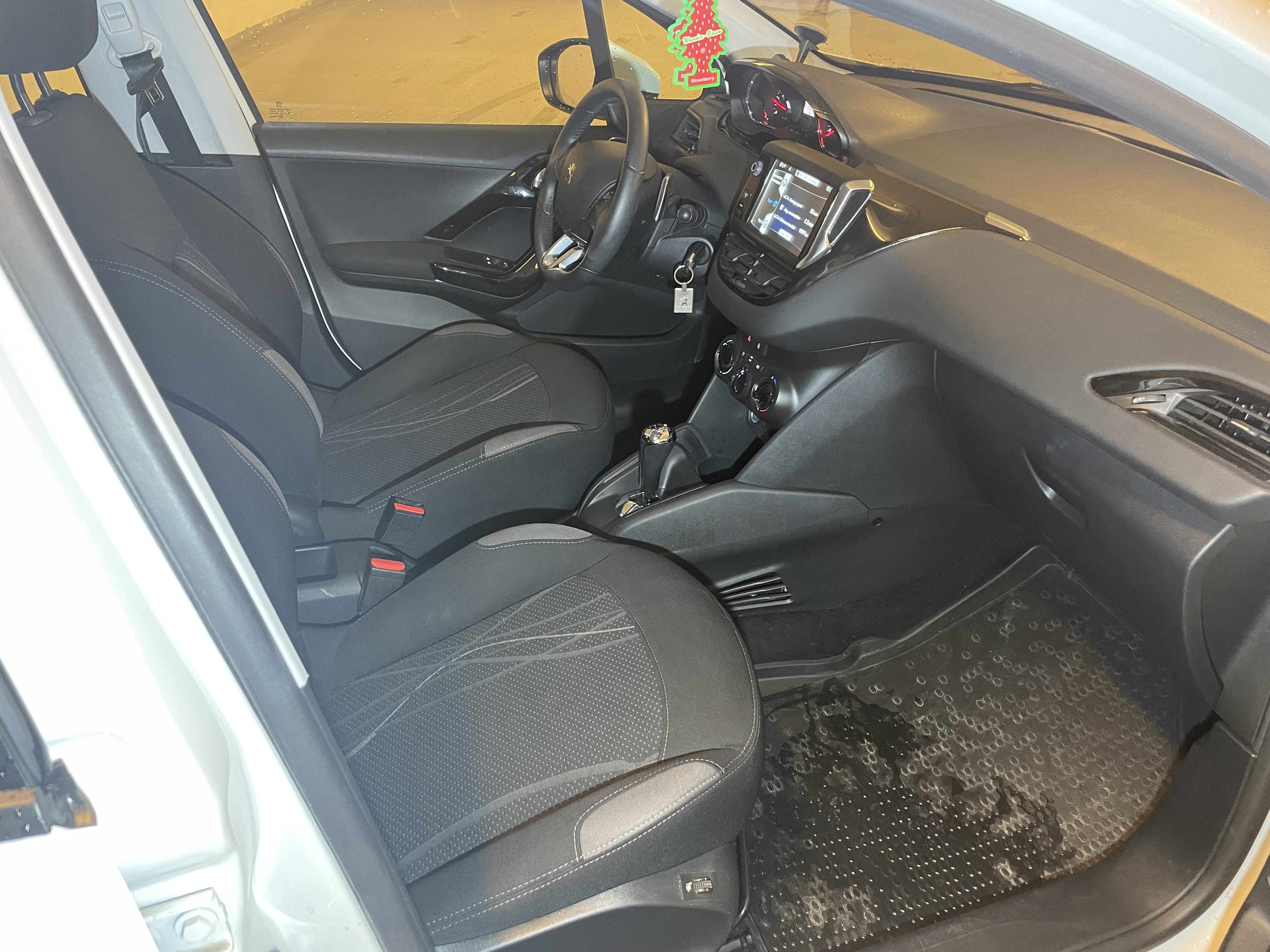 Peugeot 208 Automat med Bluetooth audio