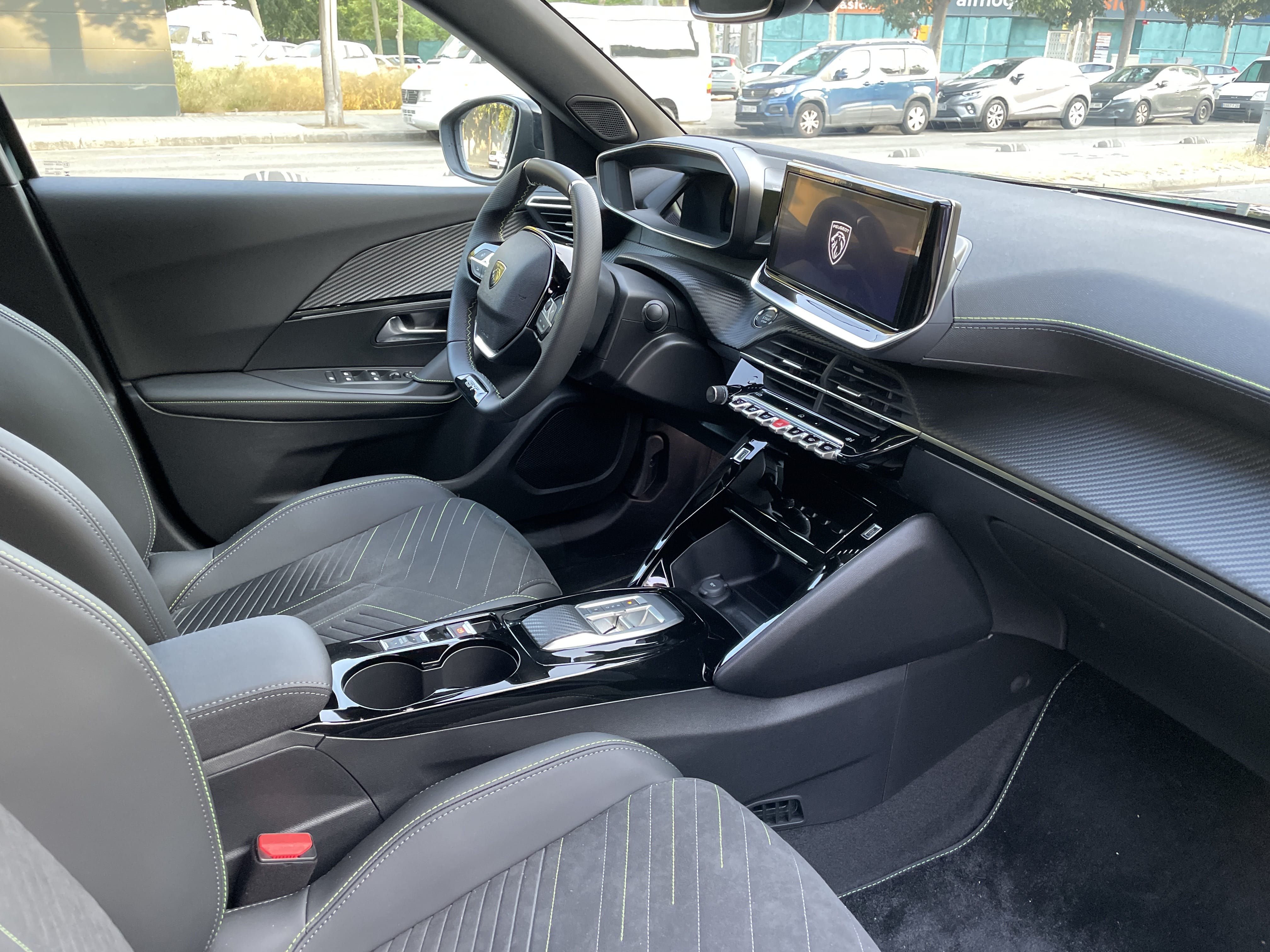 Peugeot e-2008 con Android Auto