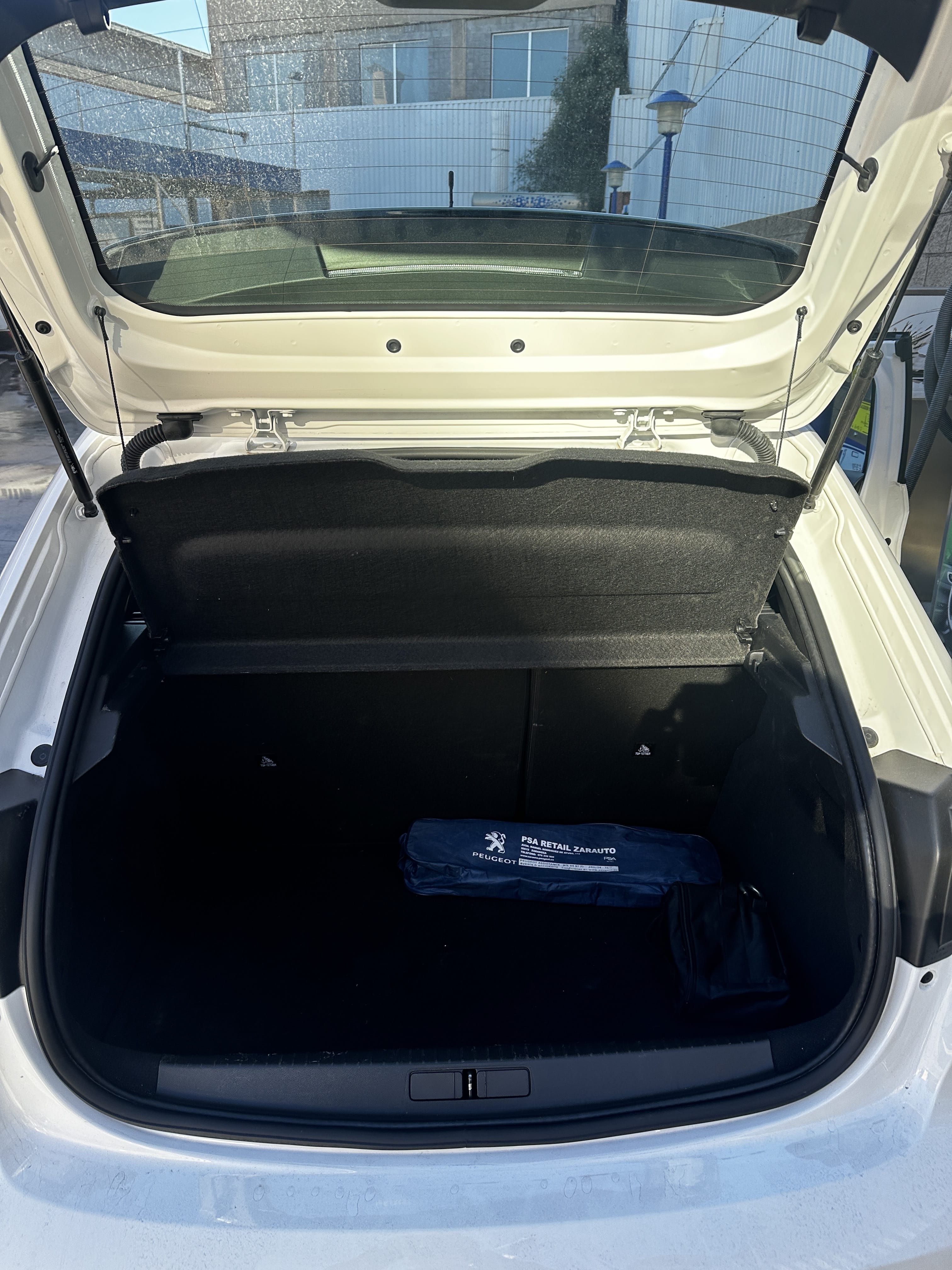 Peugeot 208 con Dashcam