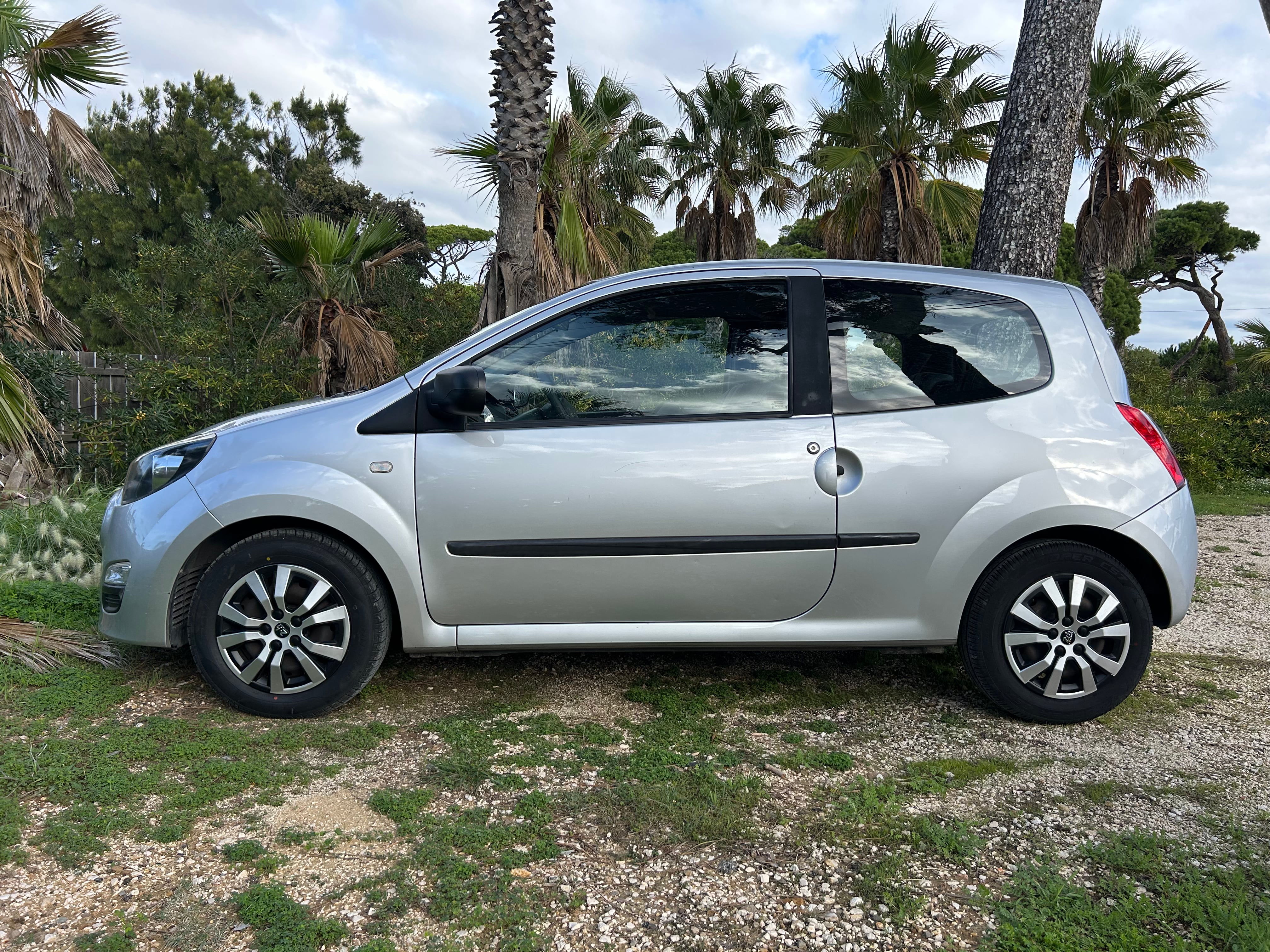 Renault Twingo II 1,2 16V essence avec Climatisation