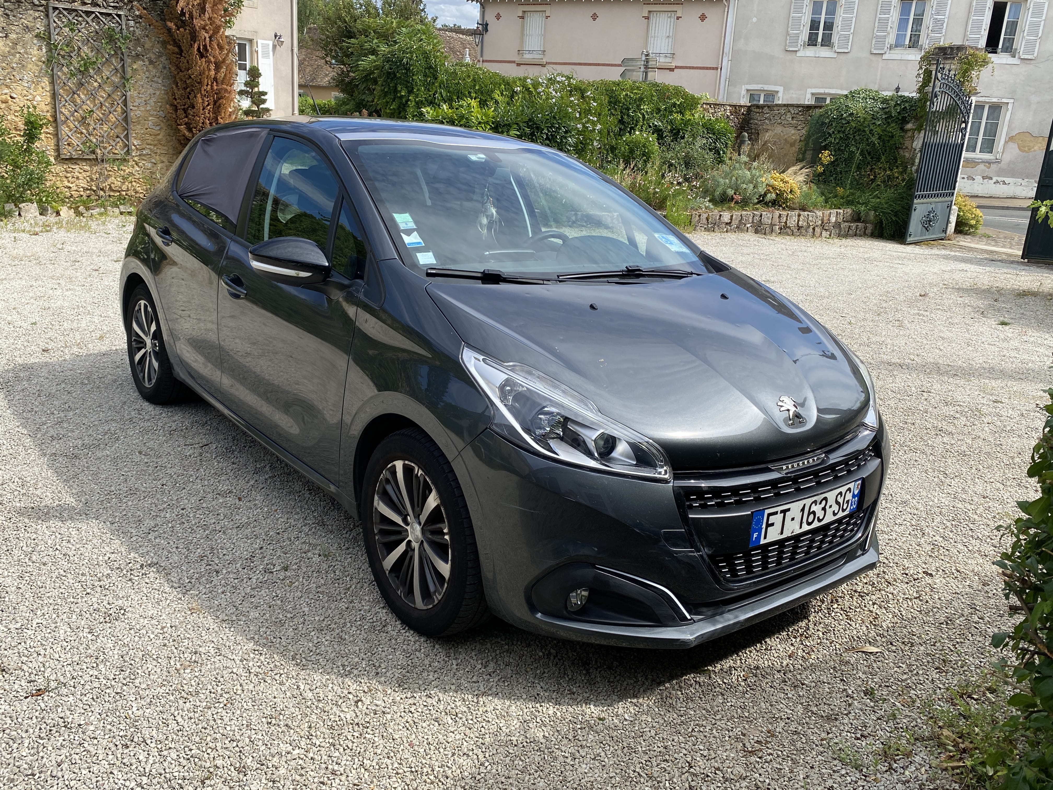 Peugeot 208 Active Suréquipée +, 2017, Essence 95