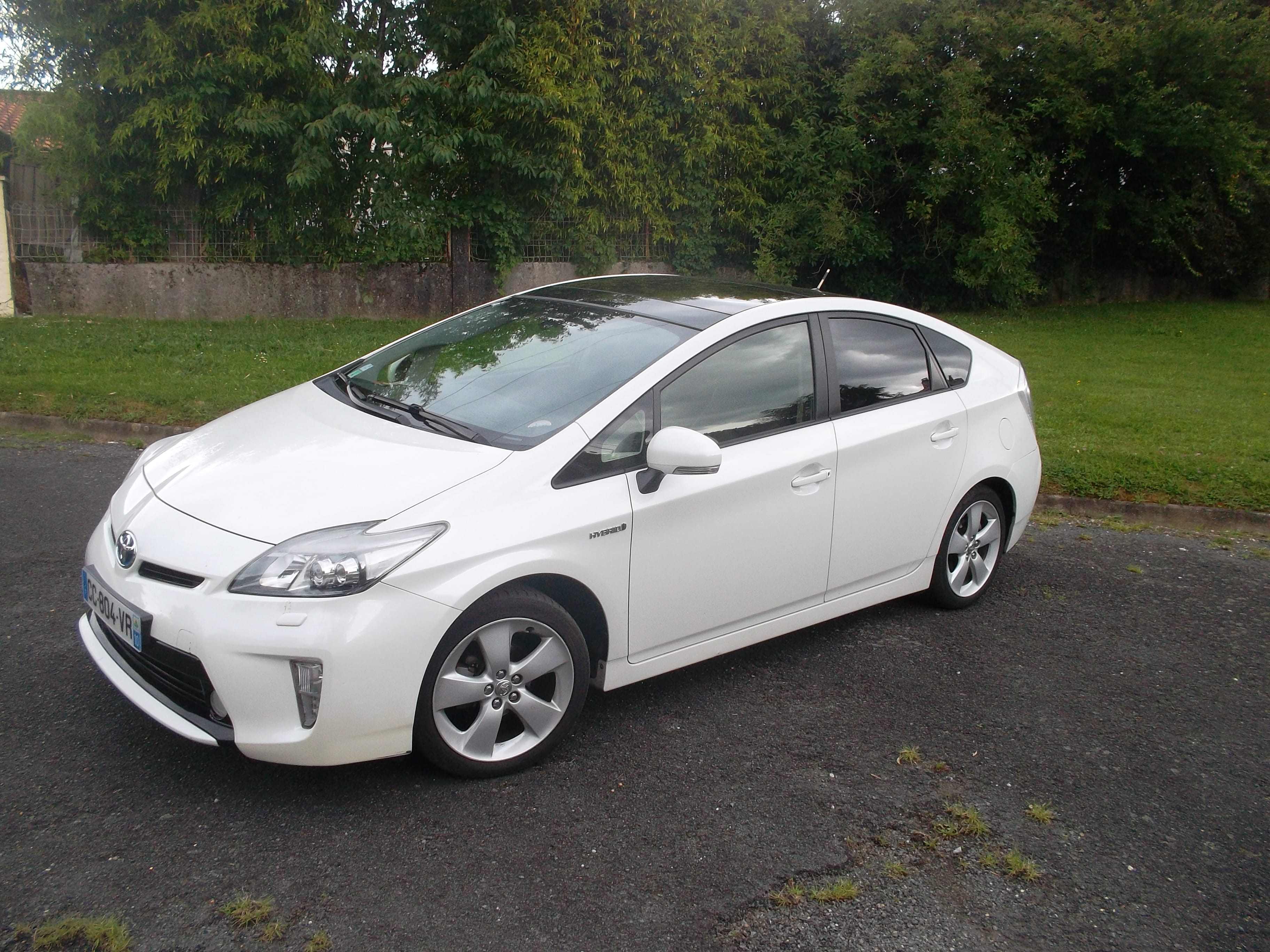 Toyota Prius lounge ,ttes options,136cv,cuir, solar, 17p, 2012, Essence 95 / Électrique (hybride), automatique