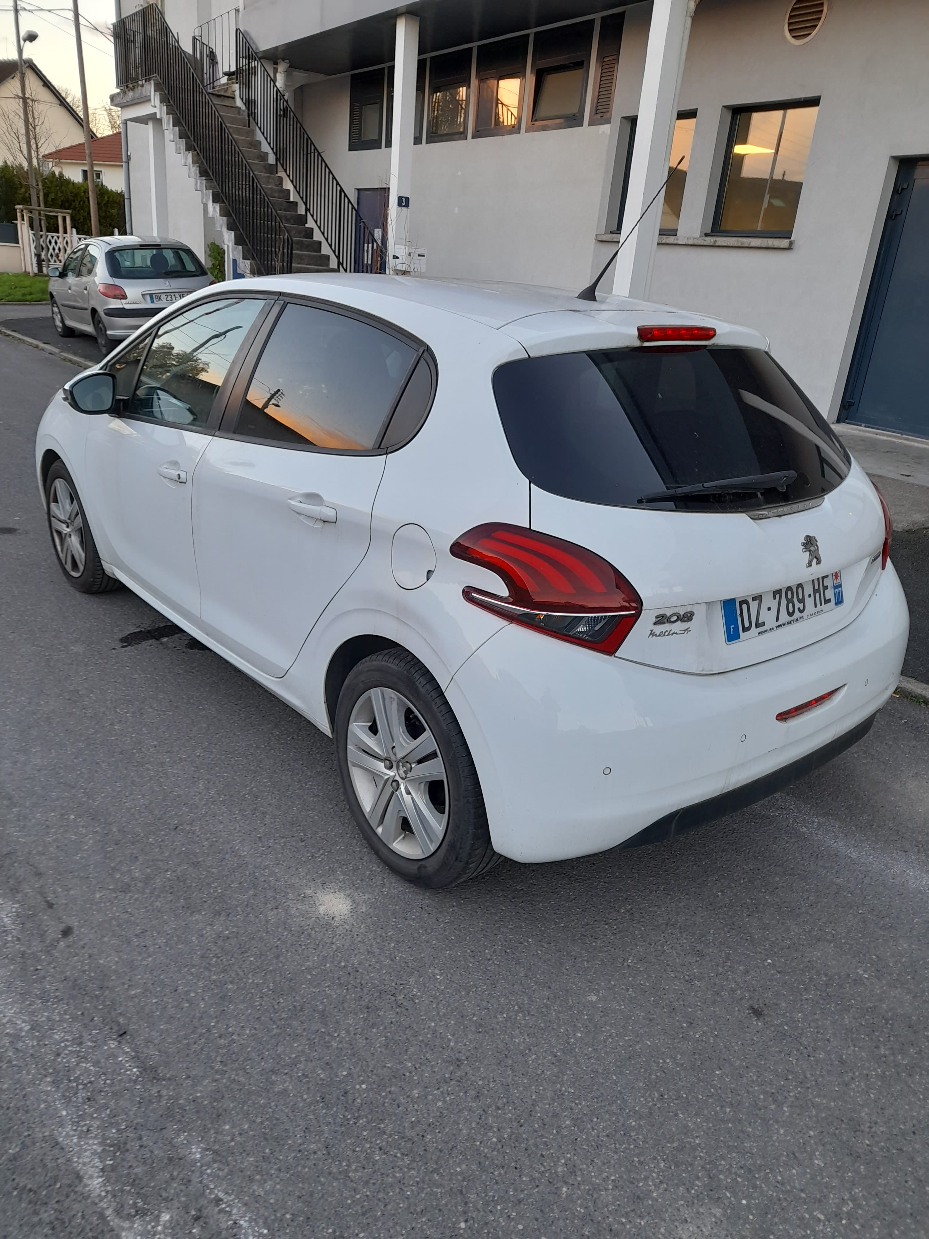 Peugeot 208 avec GPS