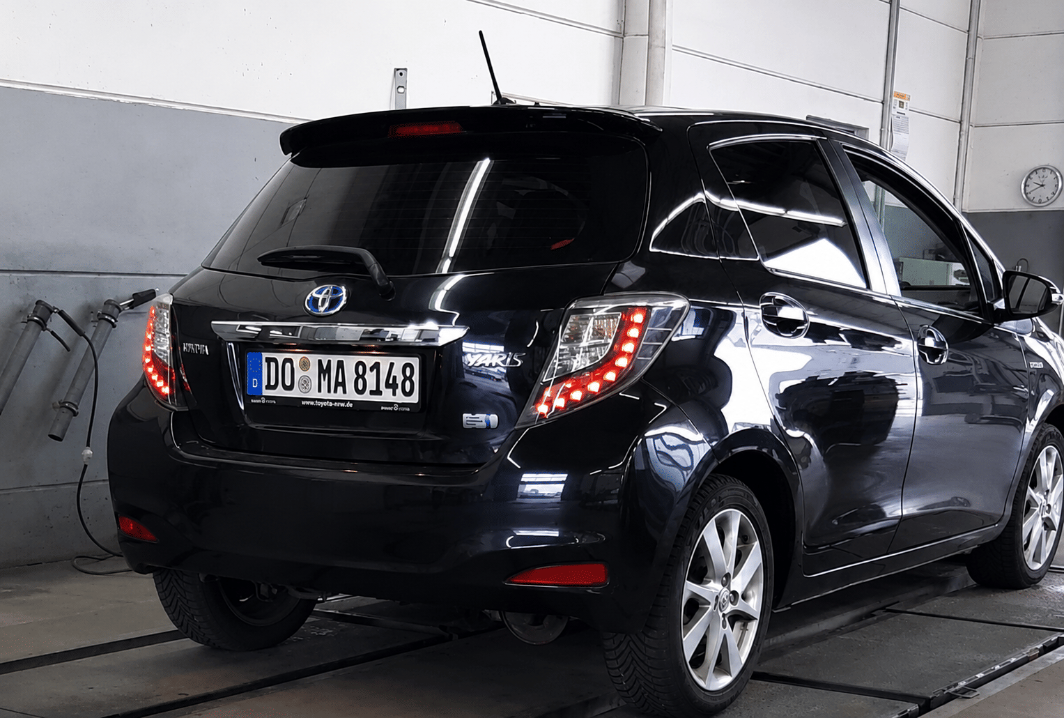 Toyota Yaris Hybrid 1.5 vvti mit Navigationsgerät