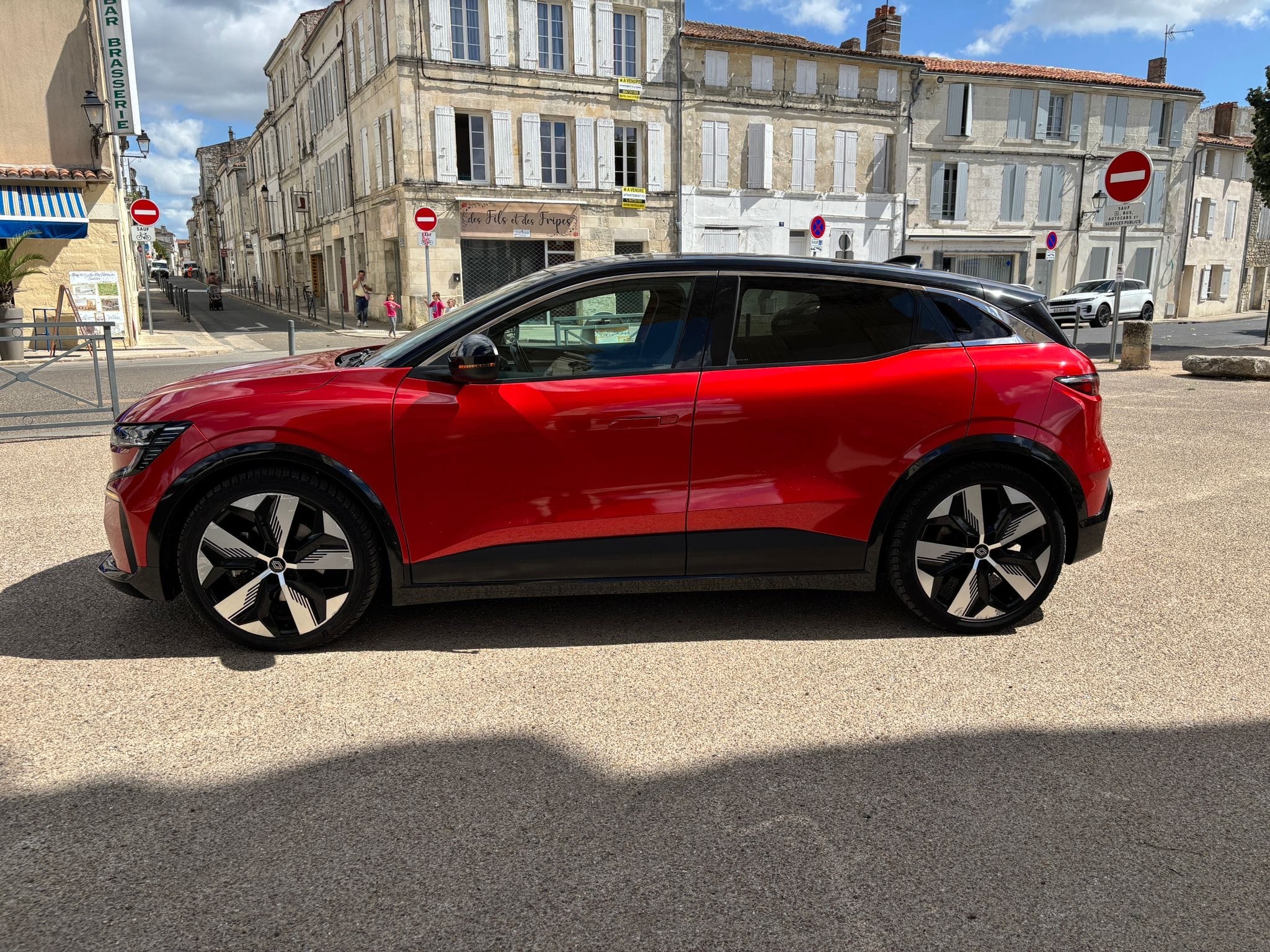 Renault Mégane E-tech Électrique TOUTE OPTION recharge rapide 22 kW AC / 130 kW DC avec Climatisation
