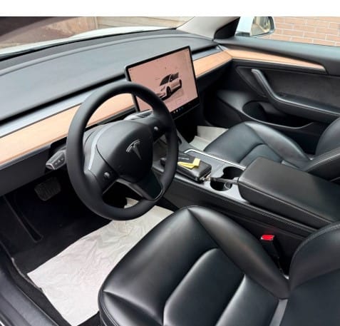 Tesla Model Y Performance avec GPS