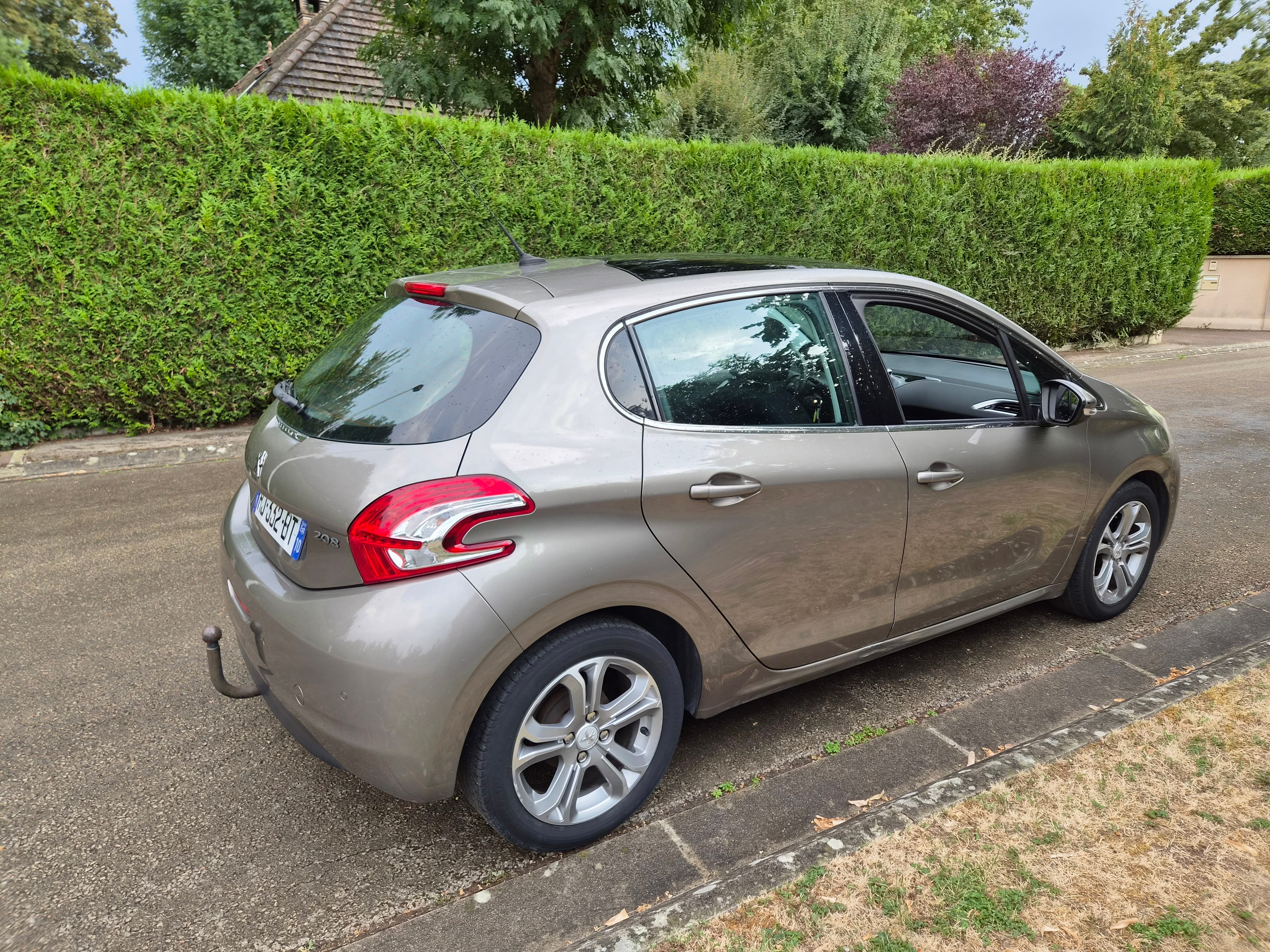 Peugeot 208 avec GPS