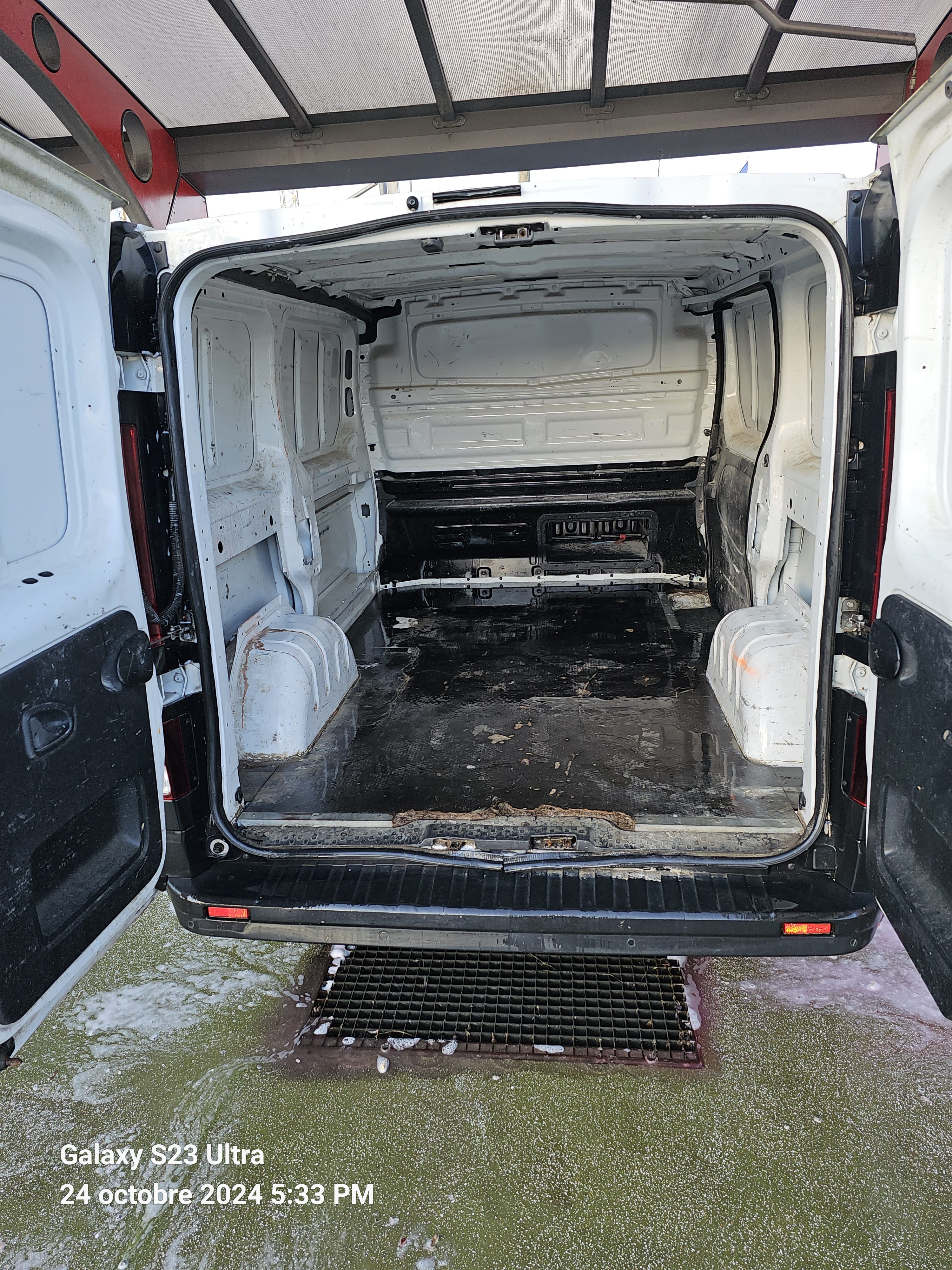 Nissan NV300 Climatisation - 13eme avec Entrée audio / iPod