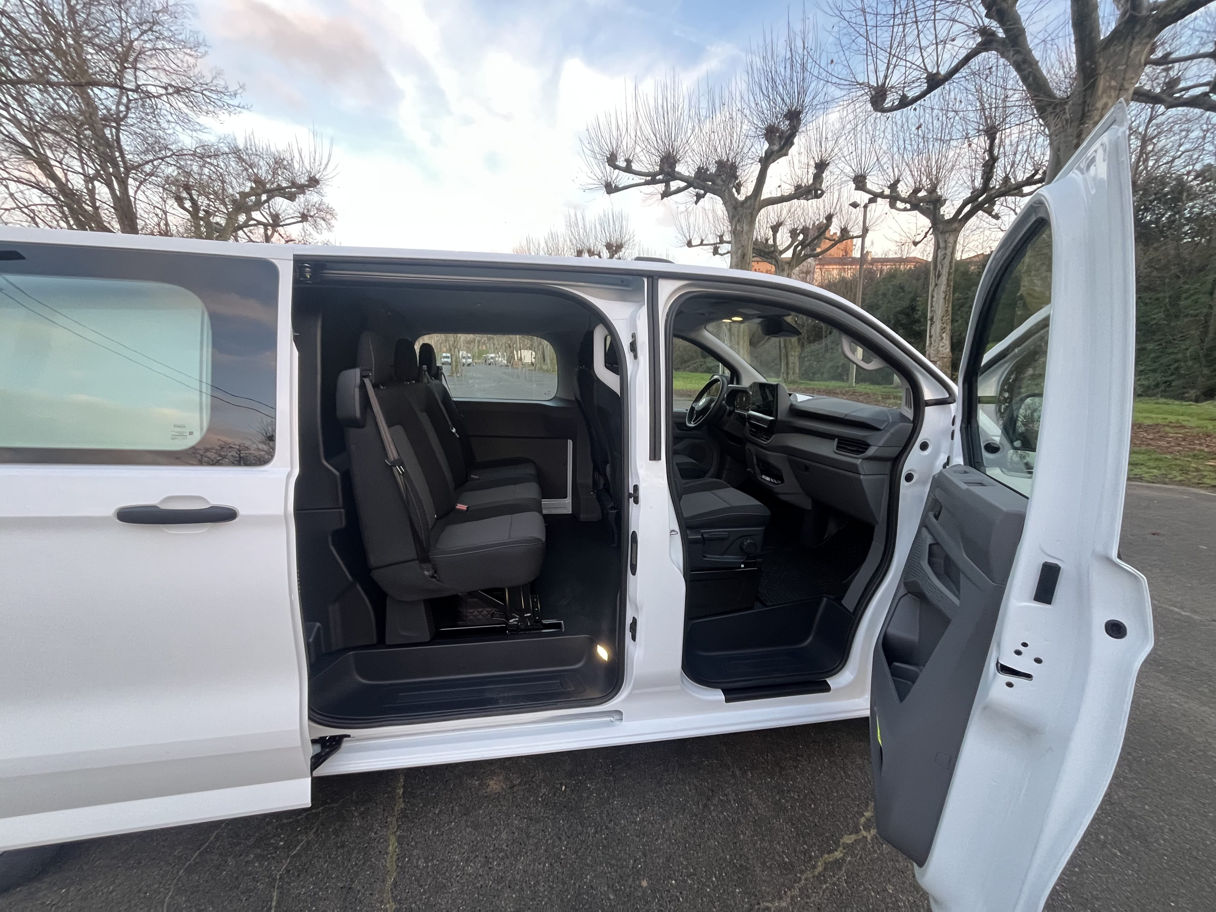 Volkswagen Transporter avec 5 places avec Android Auto