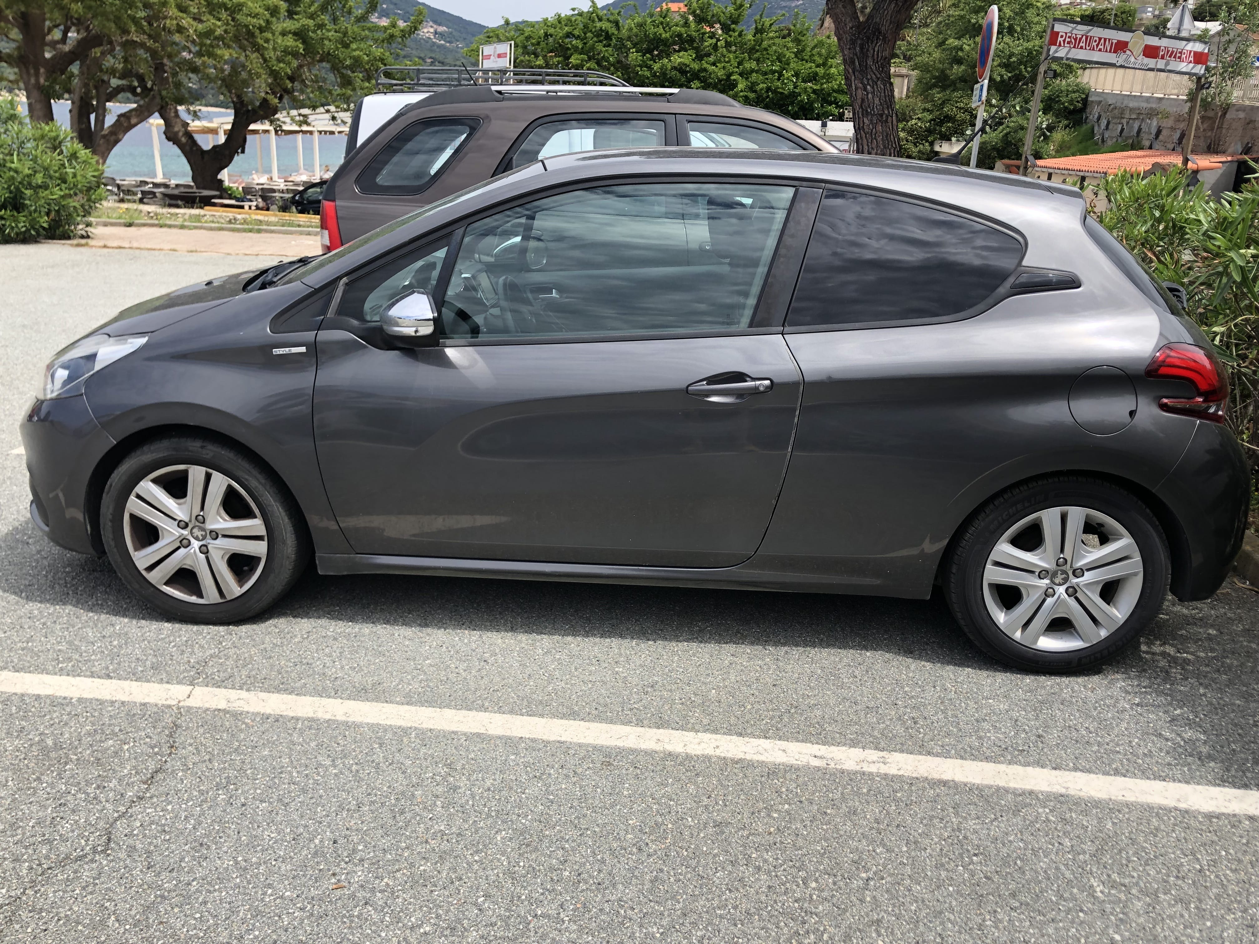 Peugeot 208 avec Régulateur de vitesse