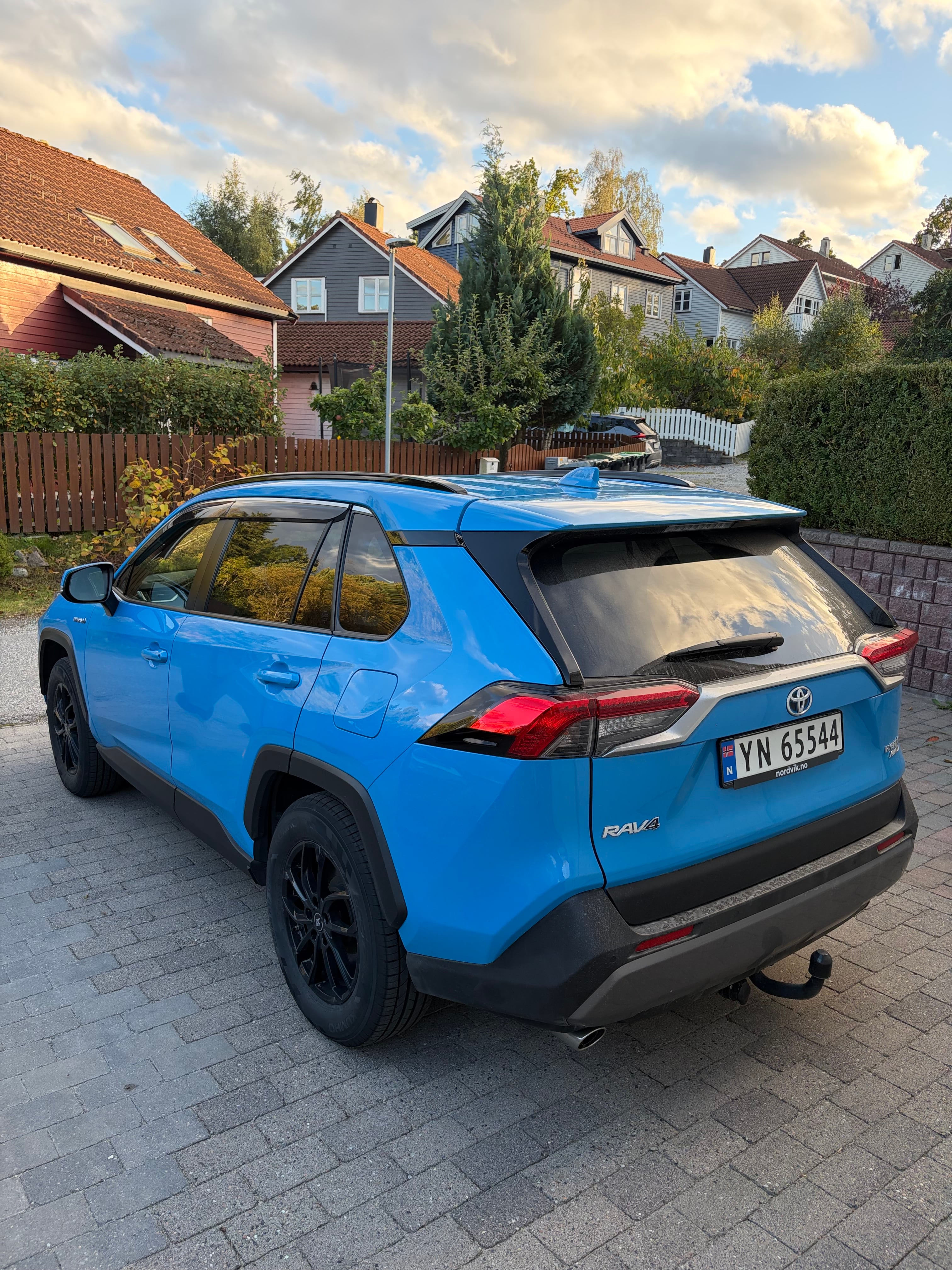Toyota Rav4 Hybrid 2.5 Bensin Hybrid Automatgir AWD med Ryggekamera