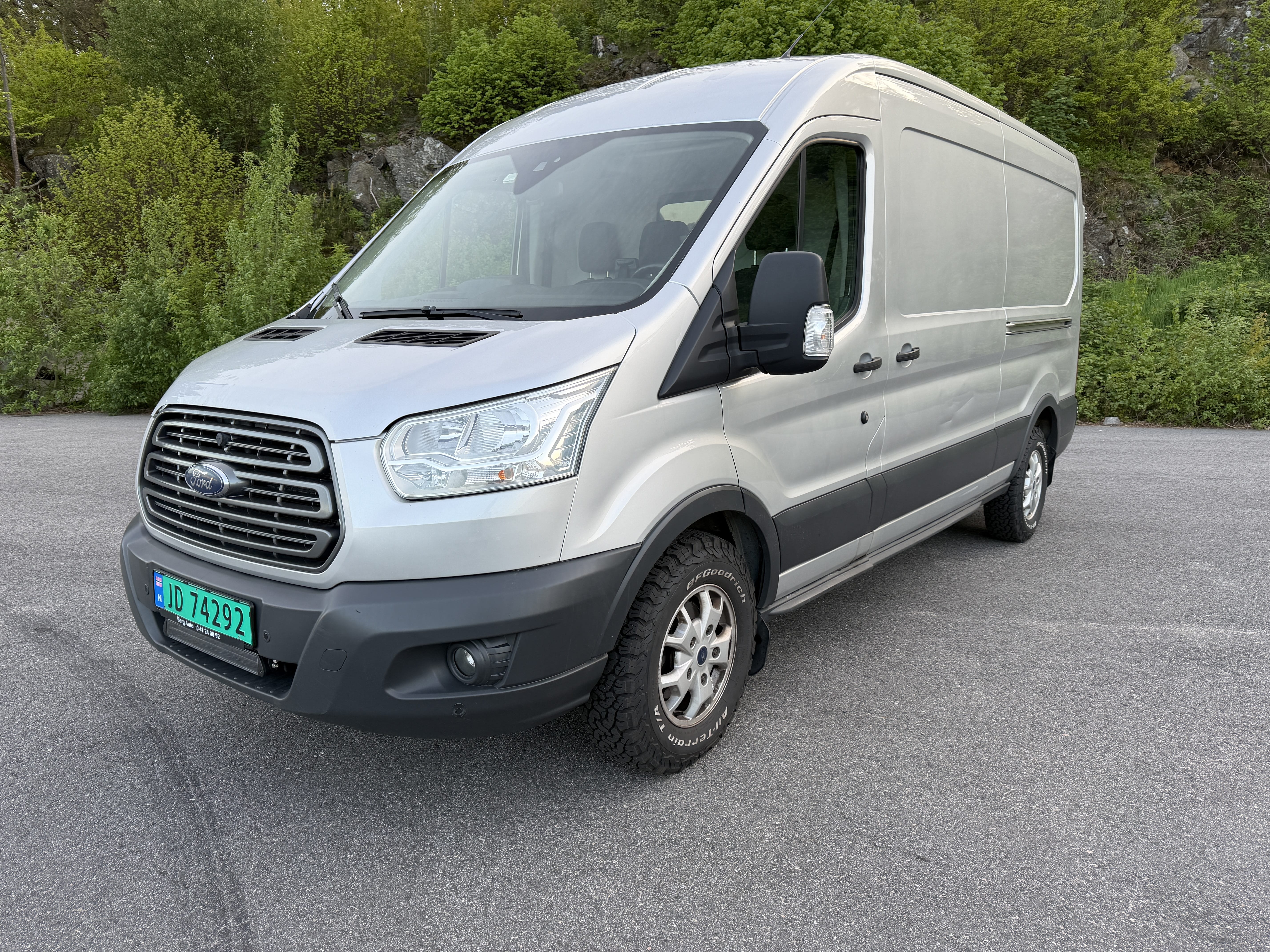 Ford Transit AWD 2.6m høyde 2800KG hengervekt med Ryggekamera