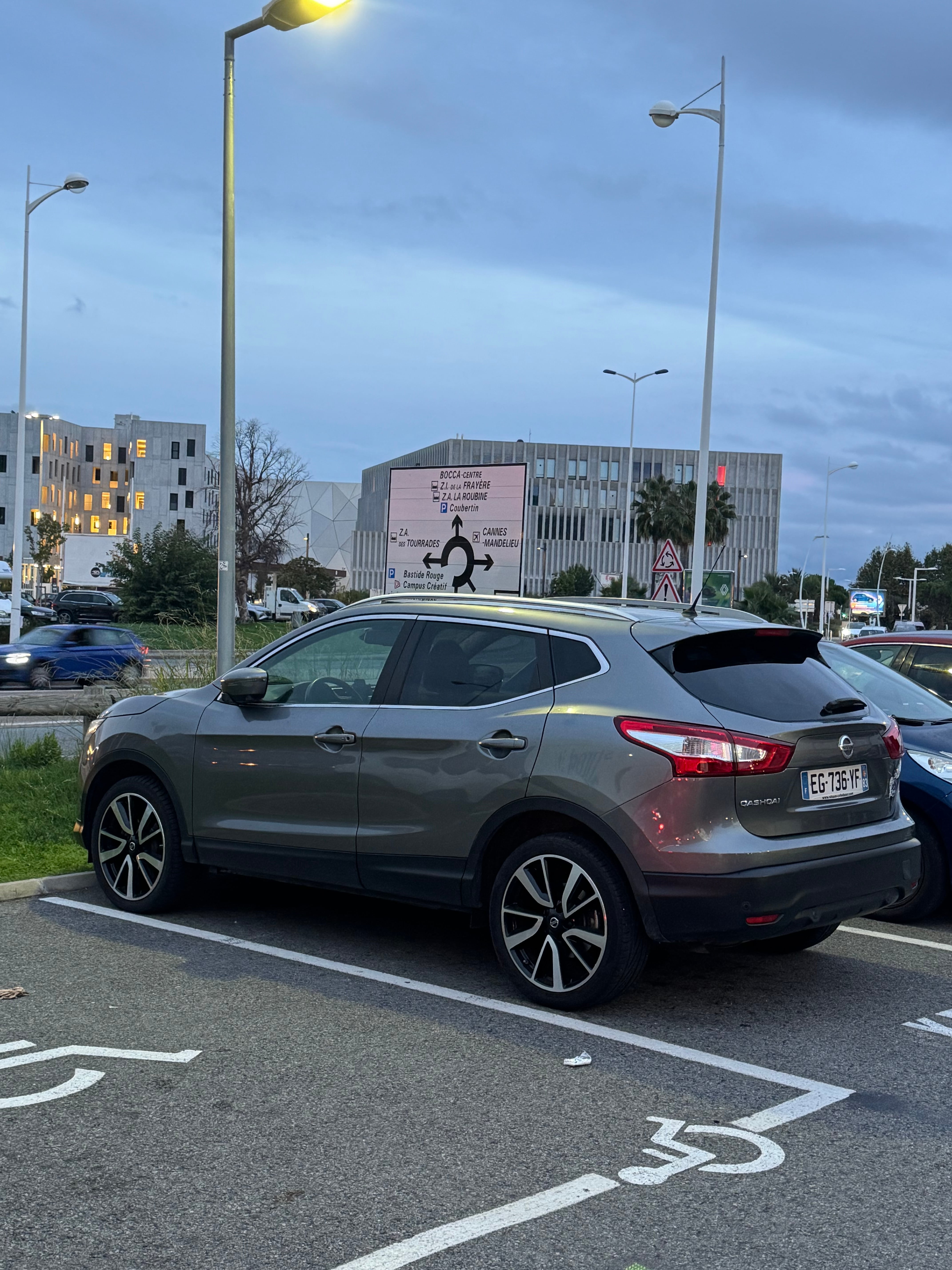 Nissan Qashqai+2, 2016, Essence 95