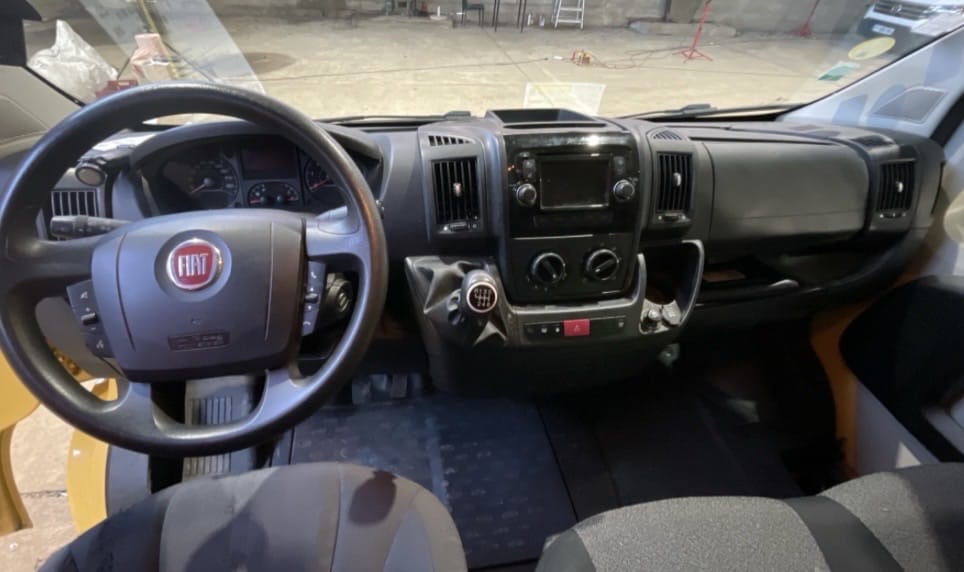 Fiat Ducato avec 2 Diables, Sangles et Chariot plateforme mit USB-Ladeanschlüsse