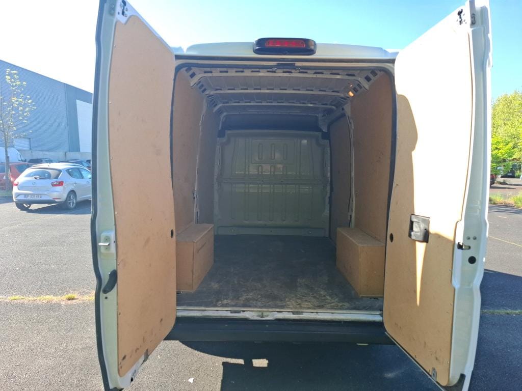 Peugeot Boxer 2.3 BLUEHDI 140 avec Entrée audio / iPod