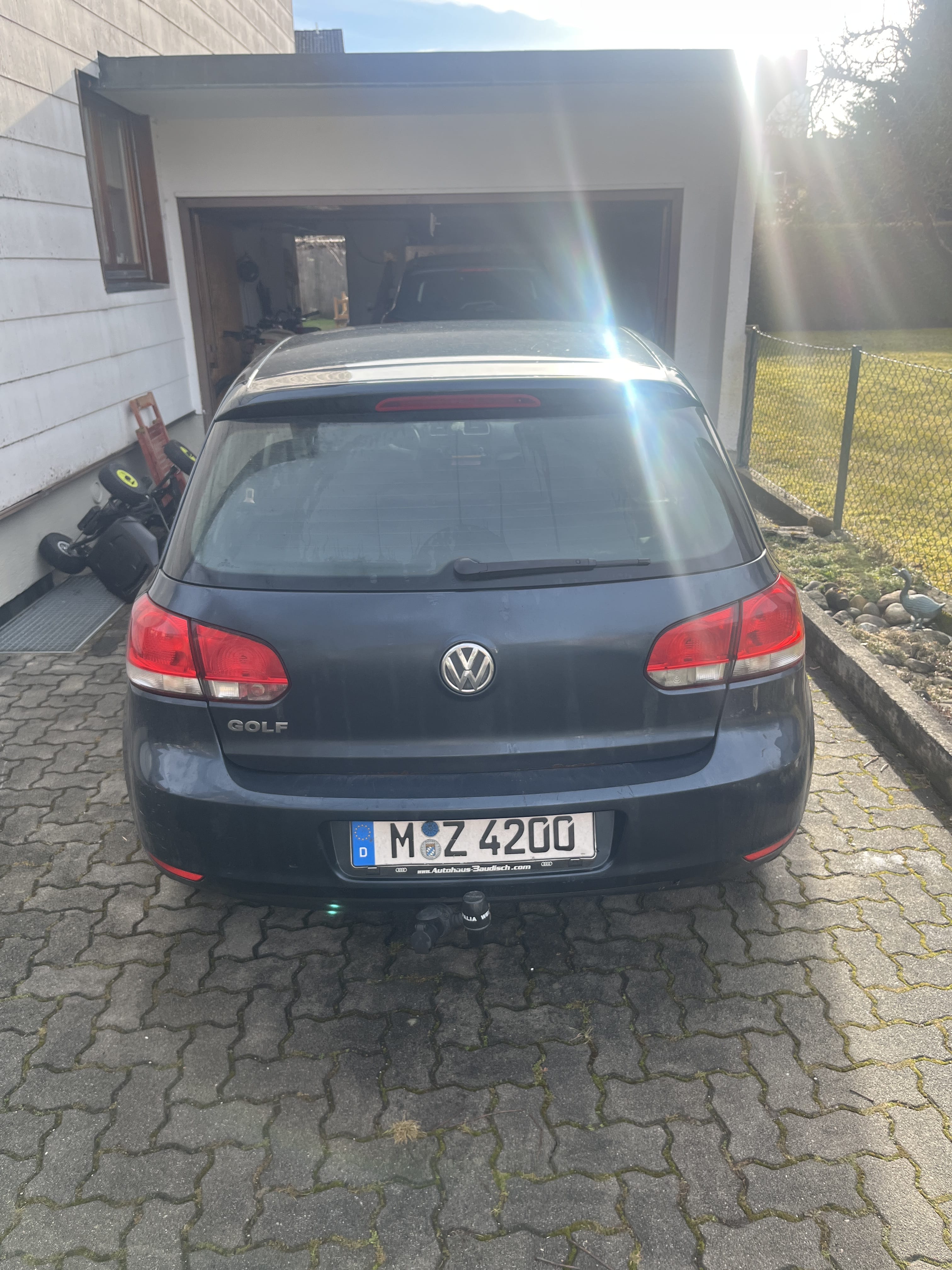 Volkswagen Golf mit Winterreifen
