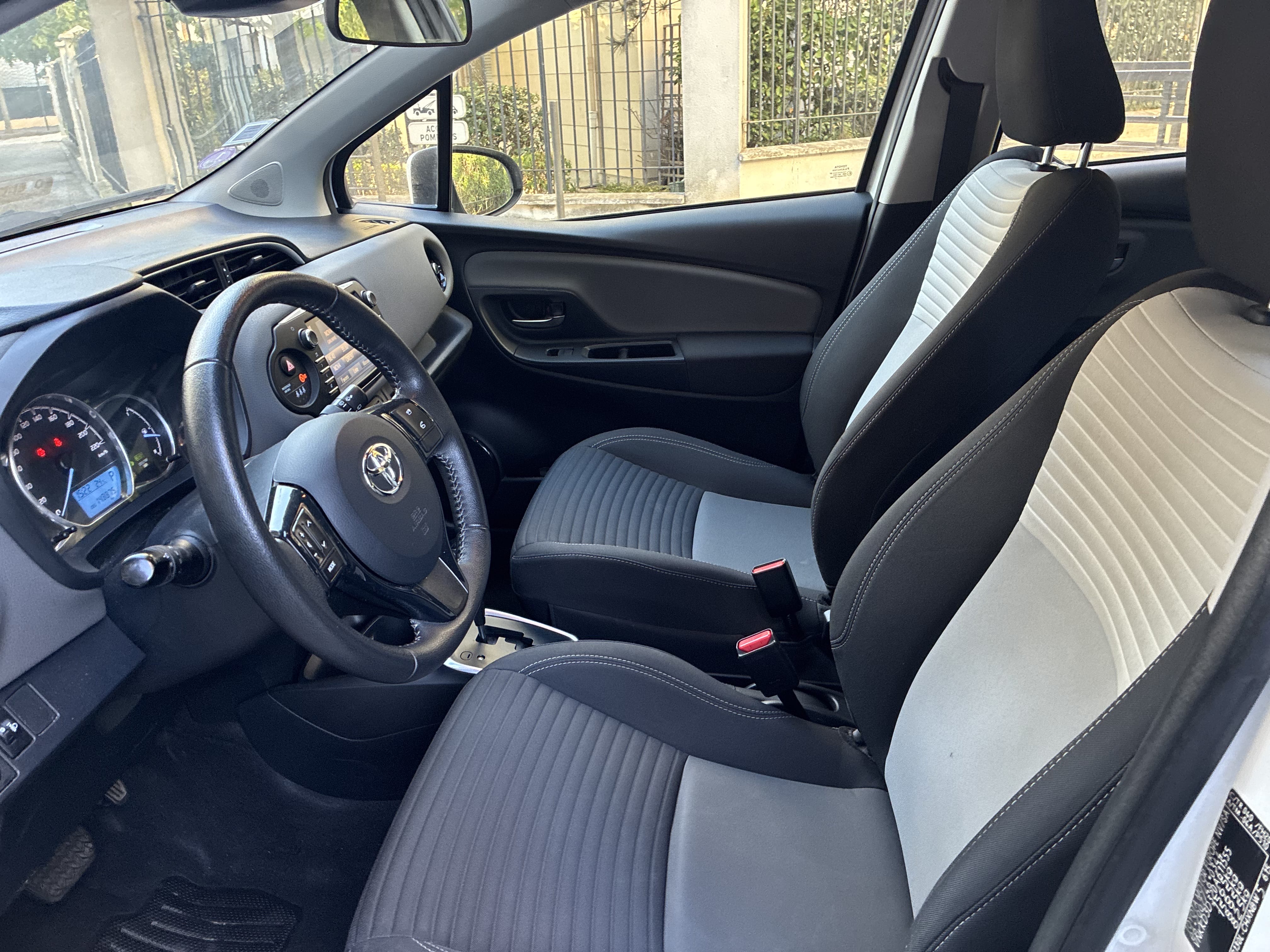 Toyota Yaris Hybride Hybride BOÎTE AUTOMATIQUE avec Audio Bluetooth