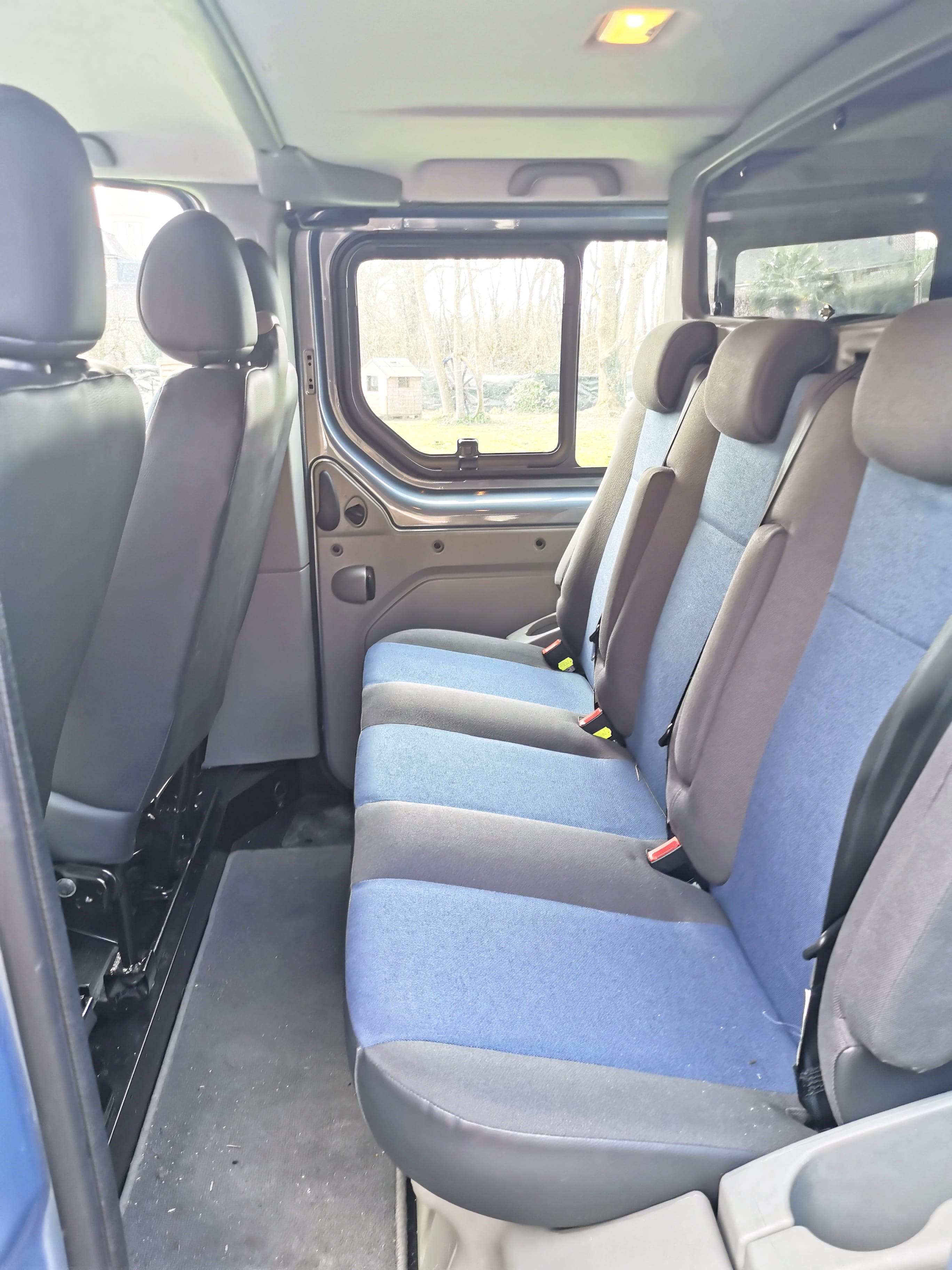 Renault Trafic Double Cabine  2.5 dci avec Entrée audio / iPod