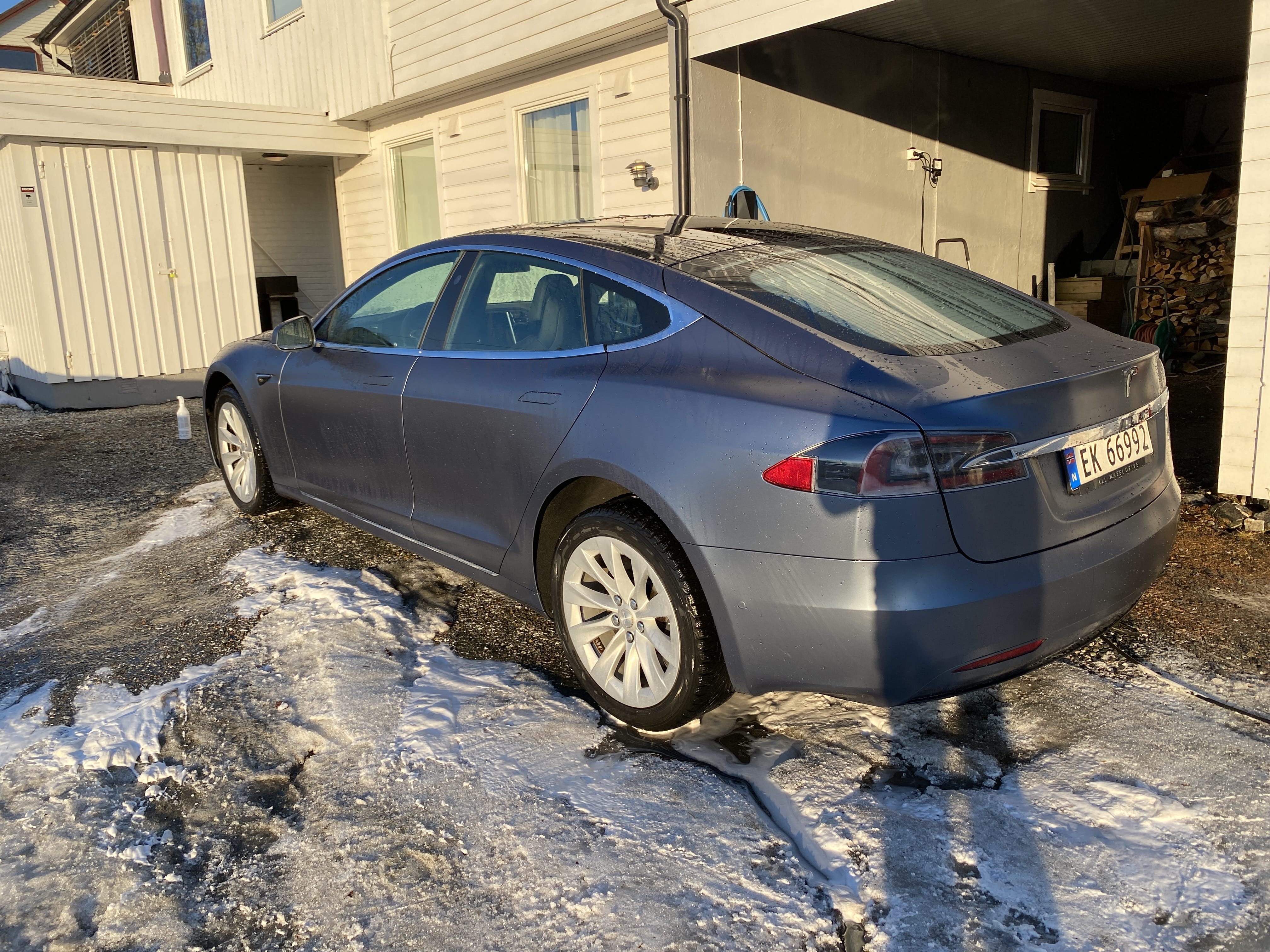 Tesla Model S avec GPS