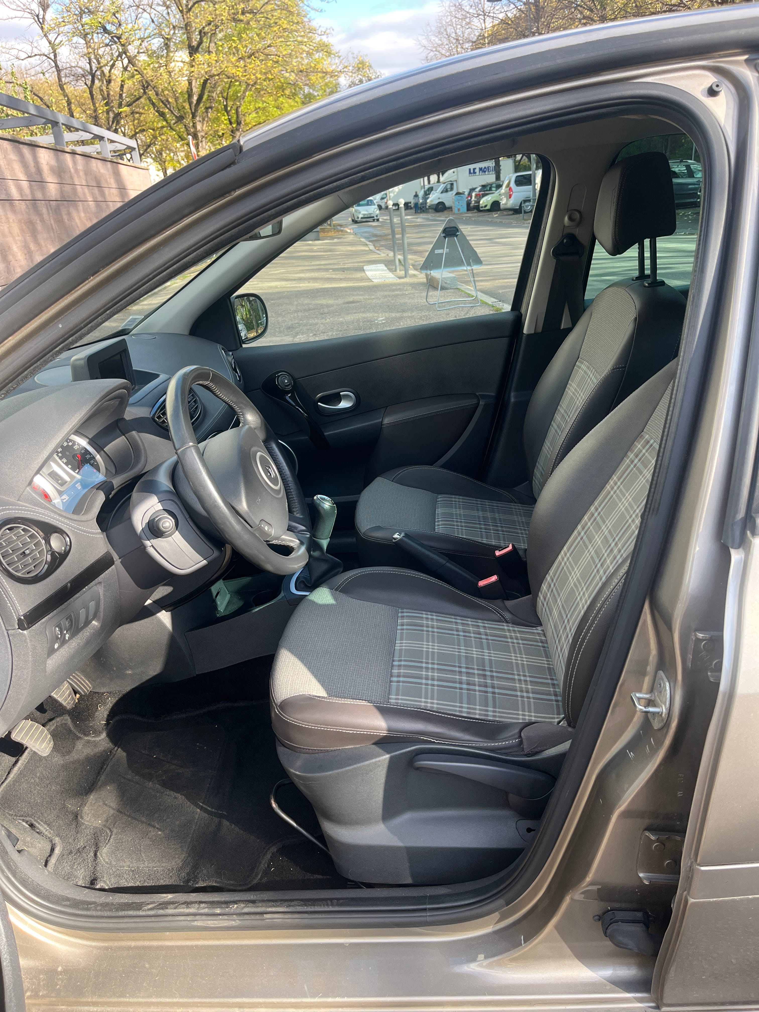 Renault Clio avec Climatisation