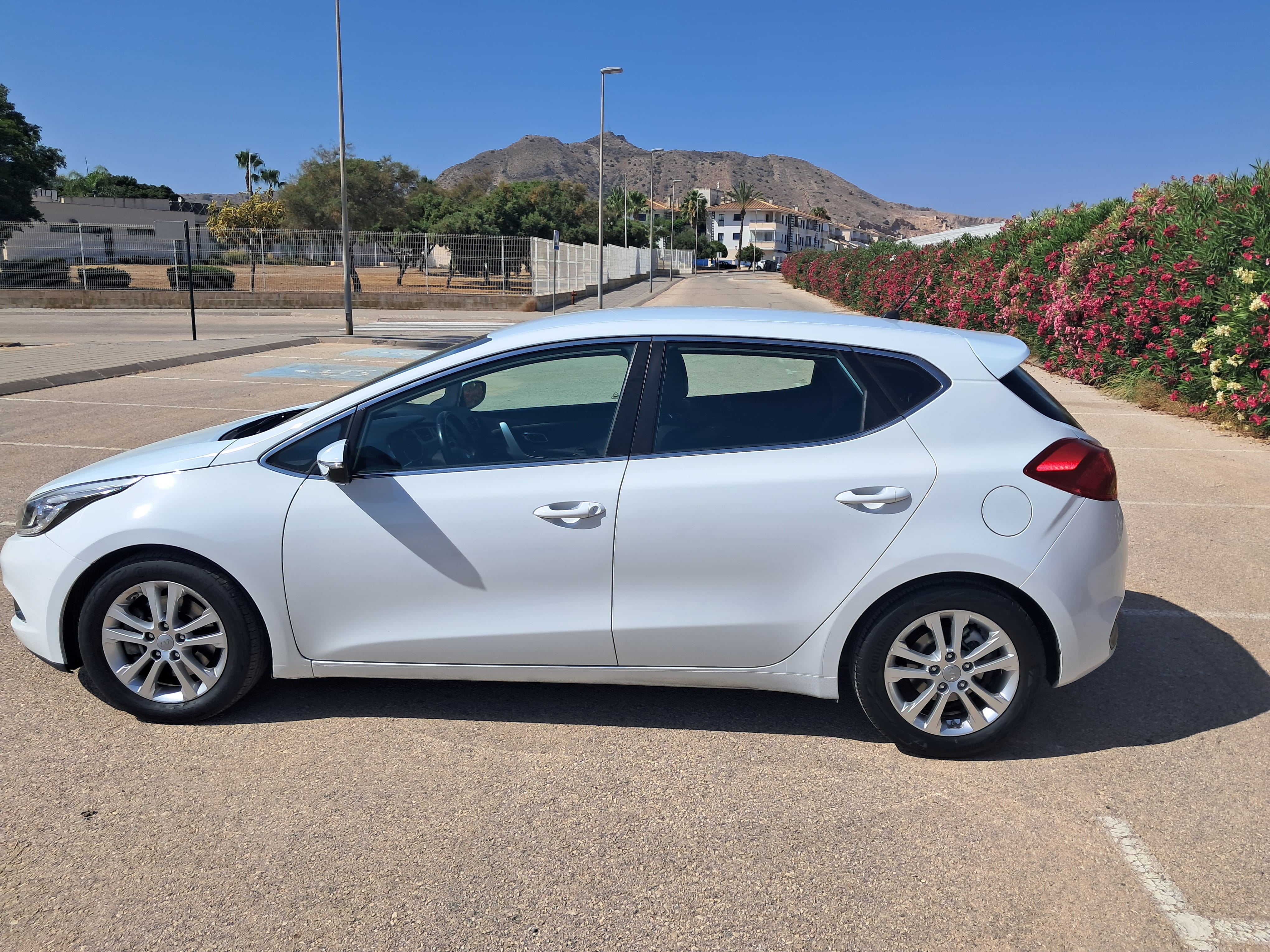Kia Cee'd kia Cee'd Diesel con Aire acondicionado