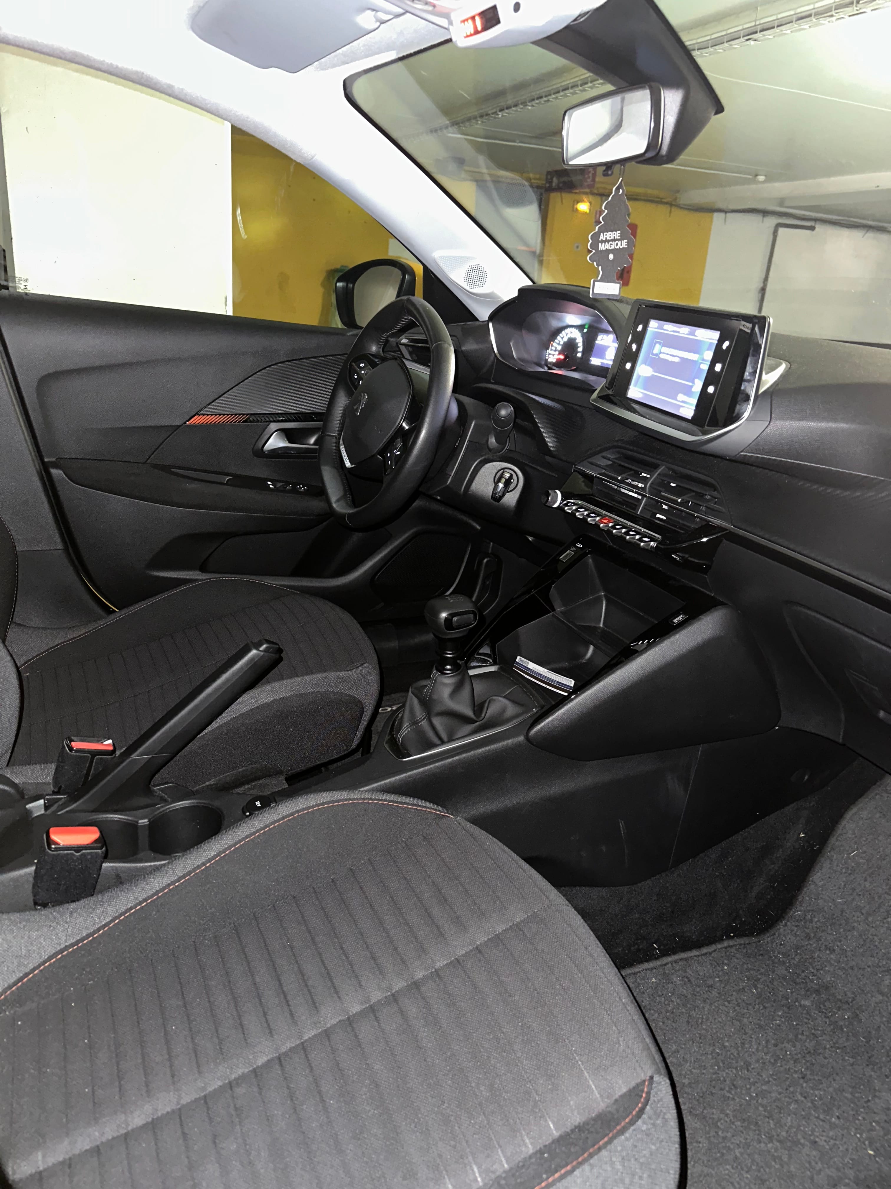 Peugeot 208 avec GPS