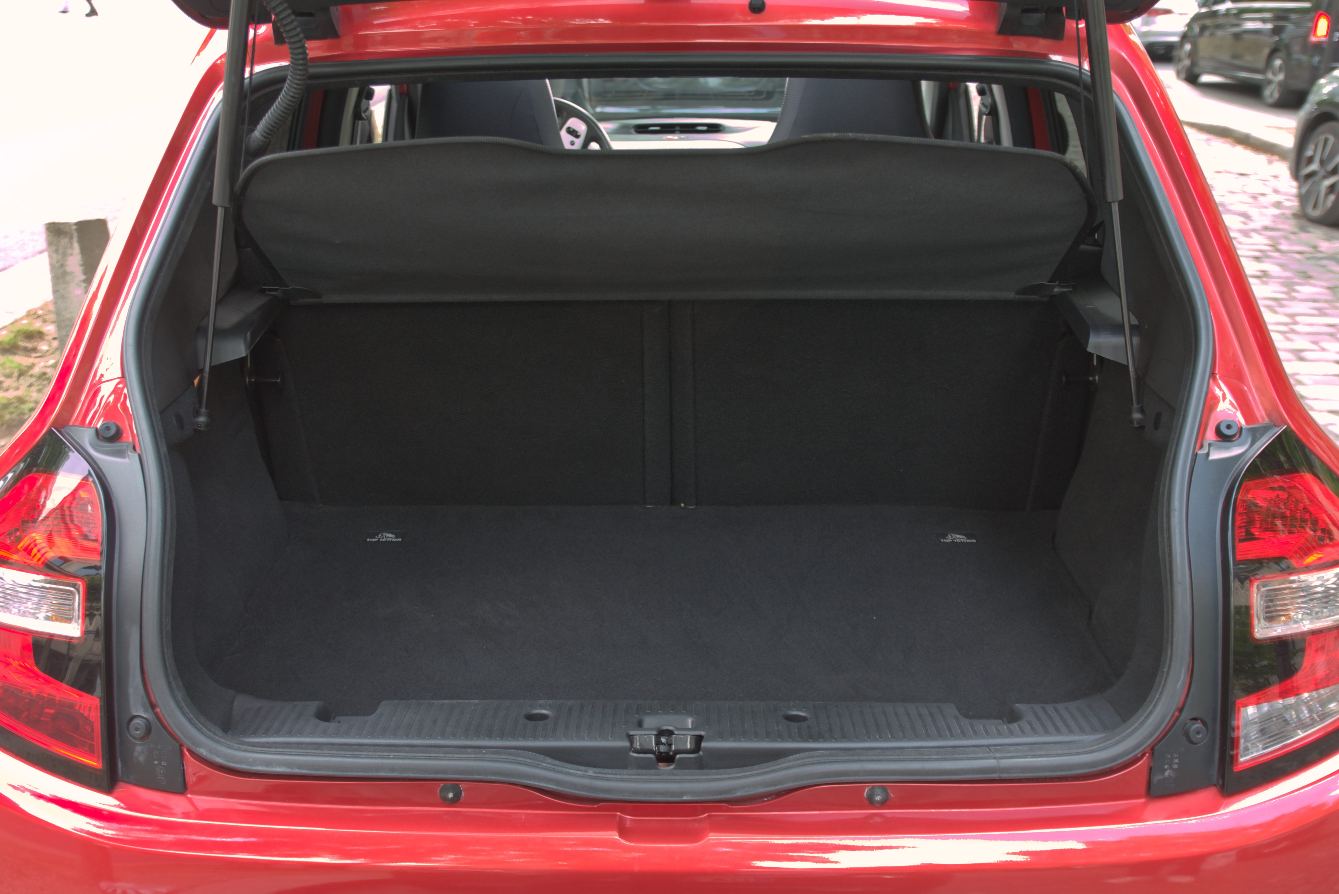 Renault Twingo III Intens 0.9 TCe 90 ch with Car radio