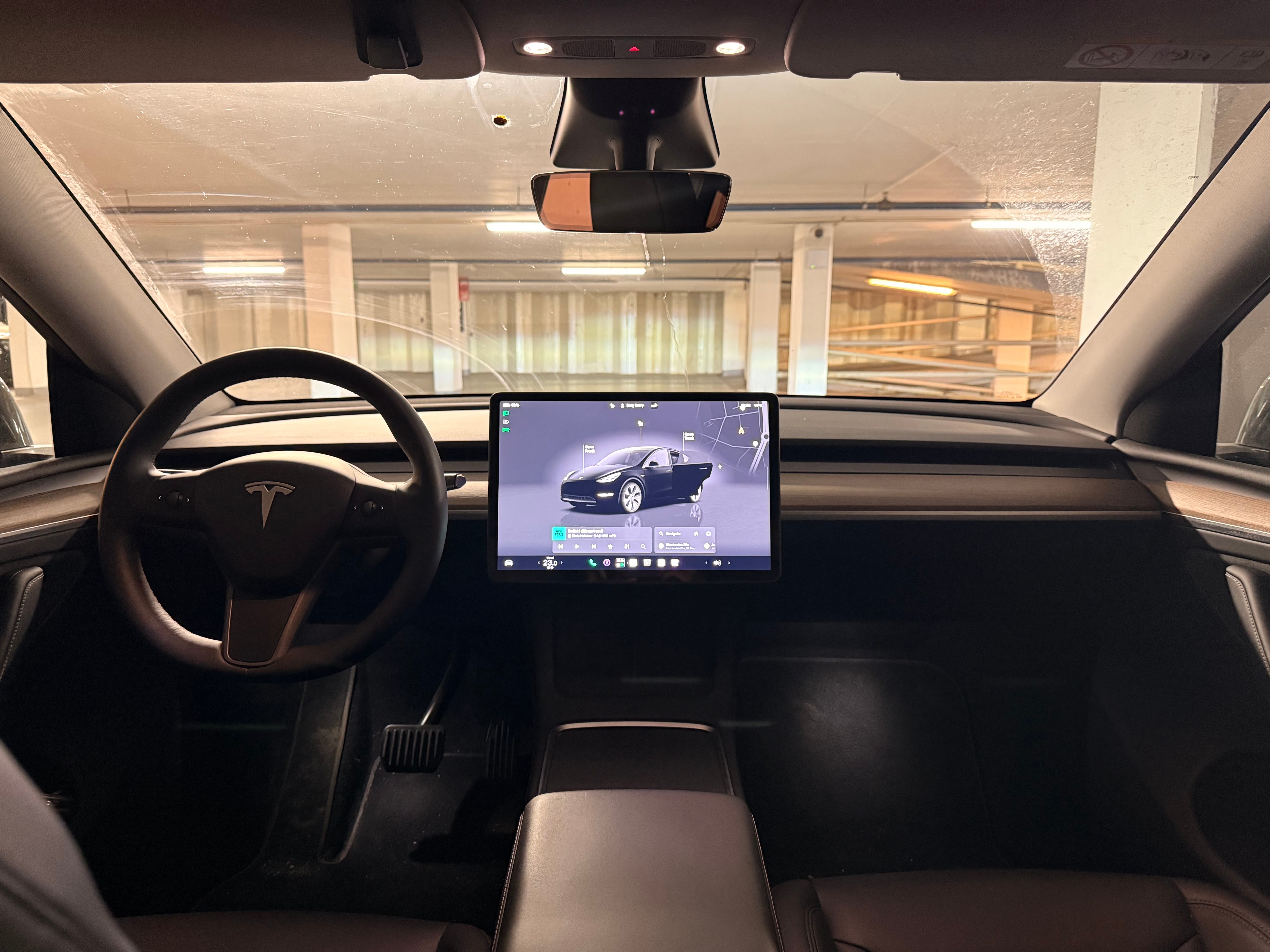 Tesla Model Y Standard Range med Vinterdekk