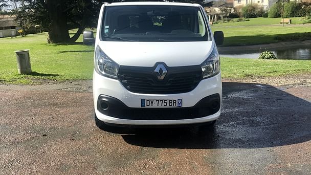 Renault Trafic Passenger Louez le Renault Trafic 9 places – Espace, Confort et Économie - Tous Vos Déplacements
