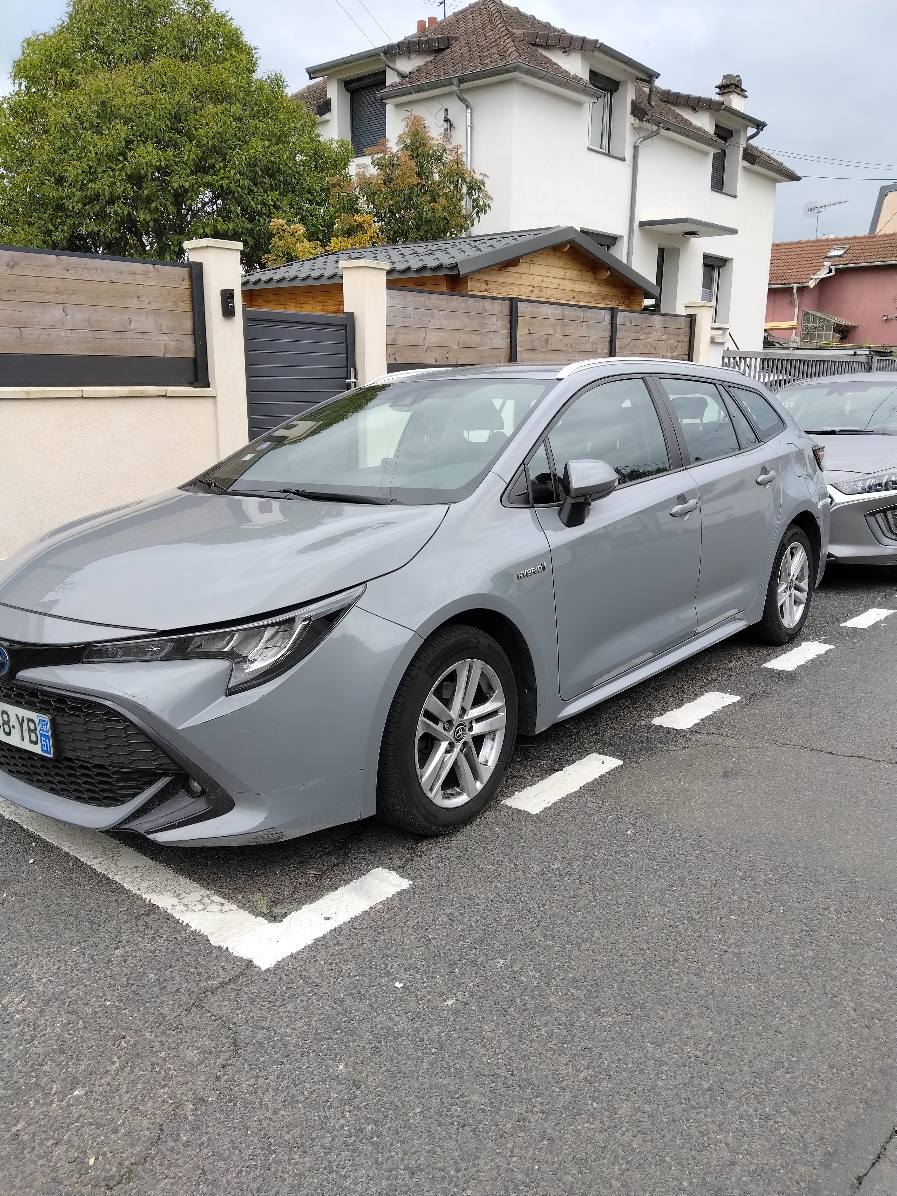 Toyota Corolla Touring Sports Dynamic Hybride, 2020, Essence 95 / Électrique (hybride), automatique