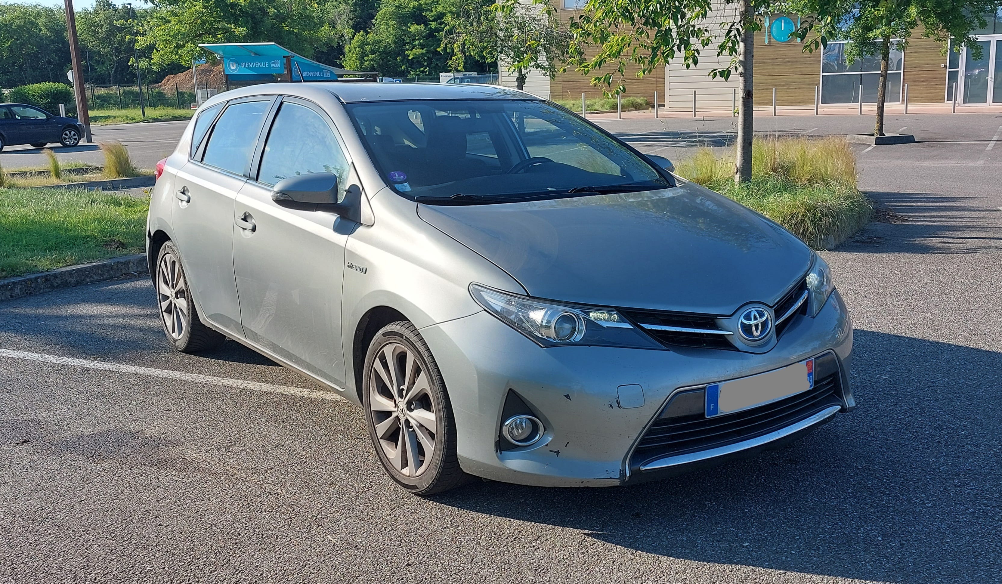 Toyota Auris HYBRID 136 CHX Automatique, fiable et économique