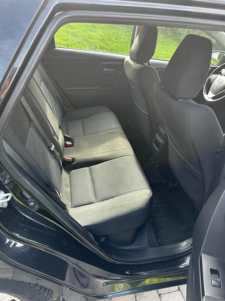 Toyota Auris Touring Sports 1,8 Bensin, Automat, perfekt for korte og lange kjøreturer. mit Bluetooth-Audio