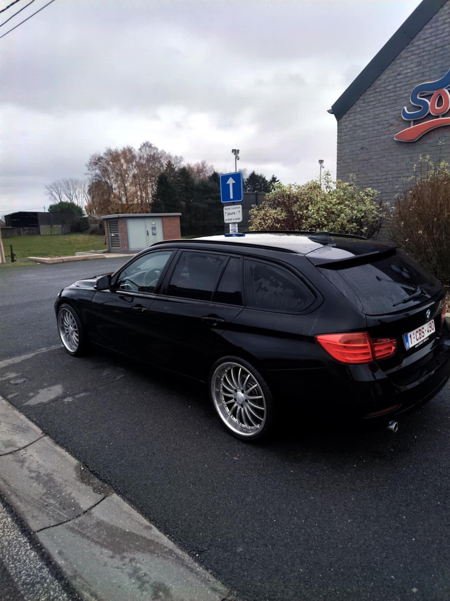 BMW Série 3 318d avec GPS