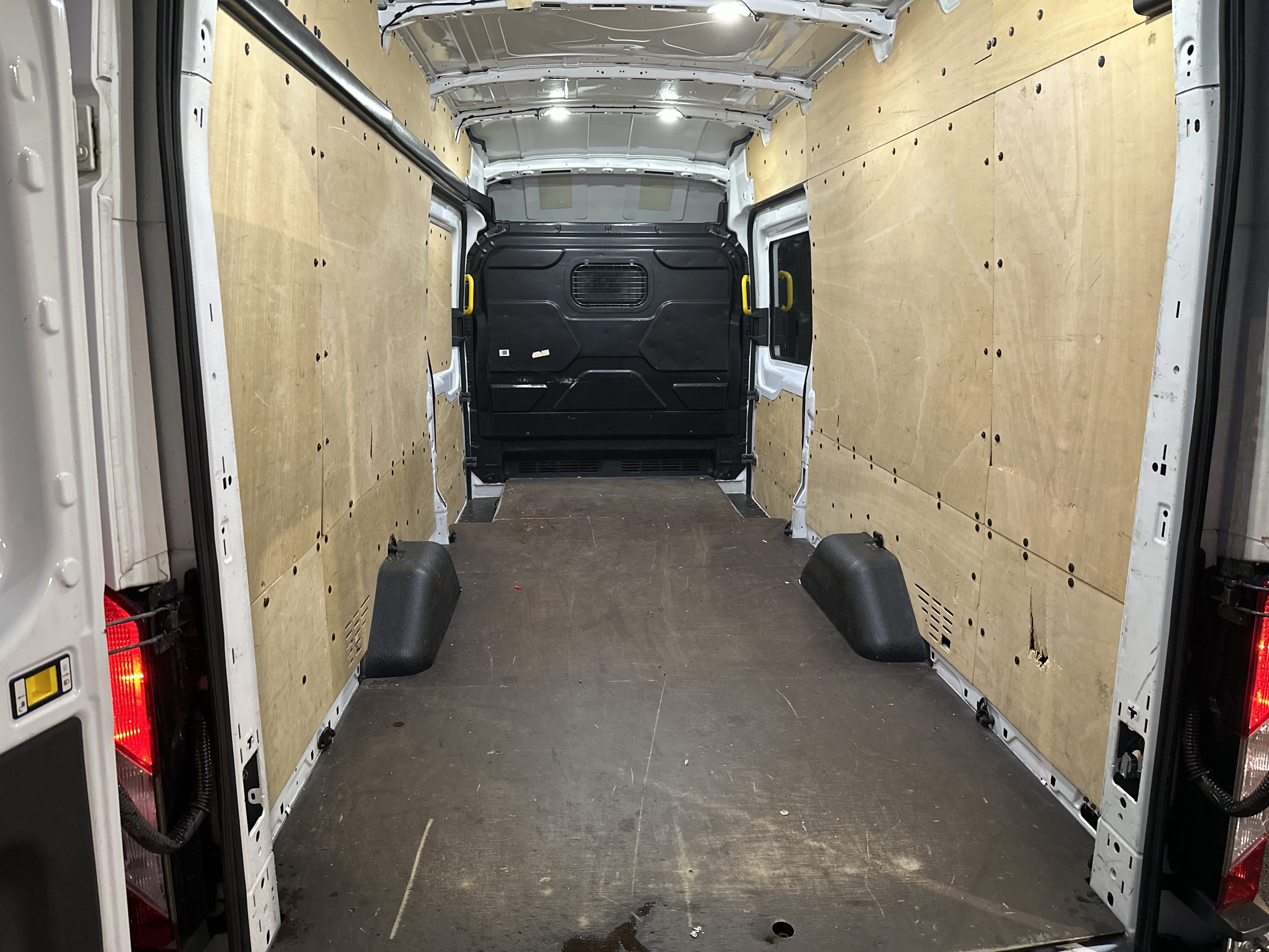 Ford Transit 350 15 m3 med Bluetooth audio