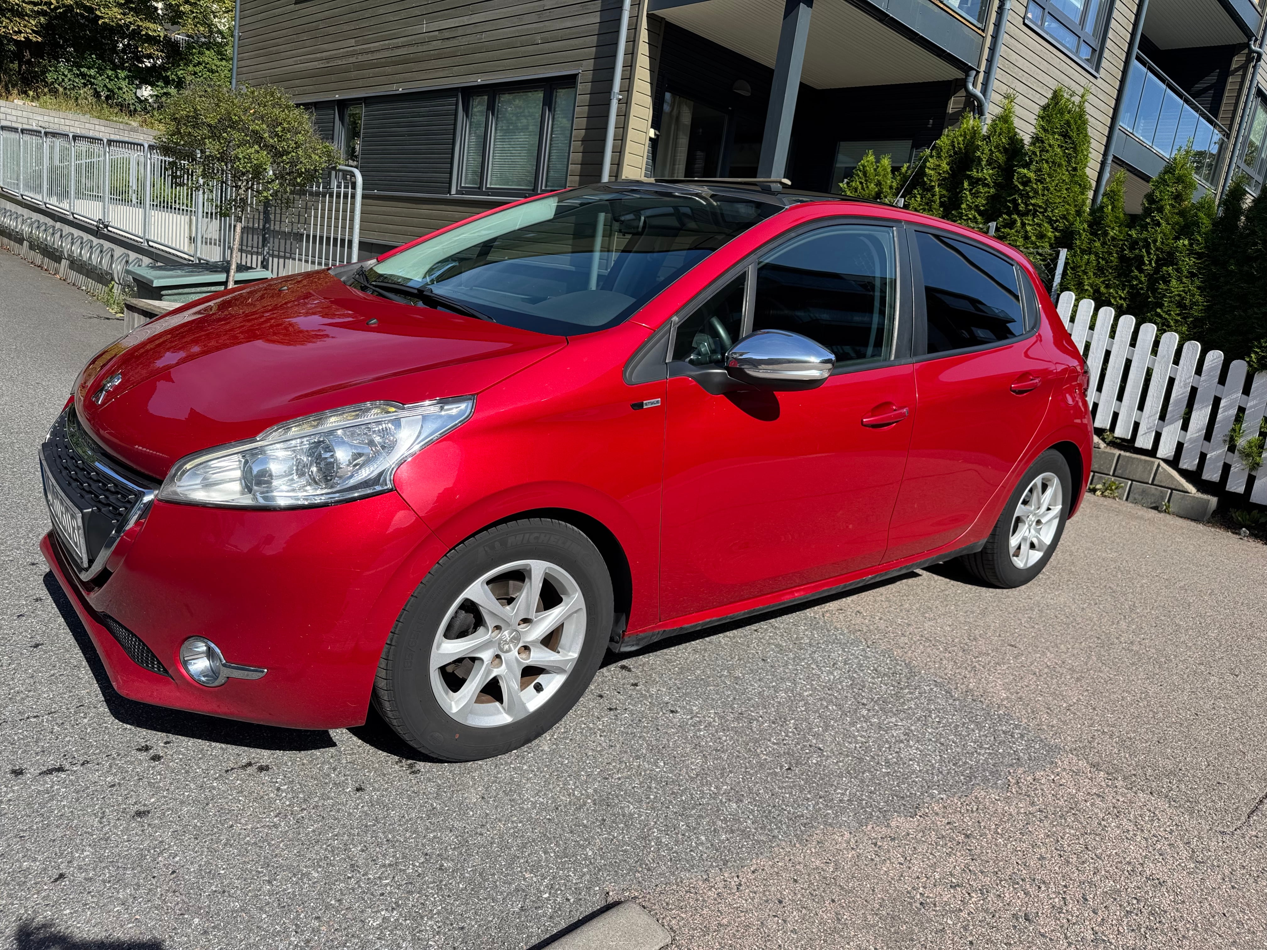 Peugeot 208, 2014, Blyfri 95, Automatik