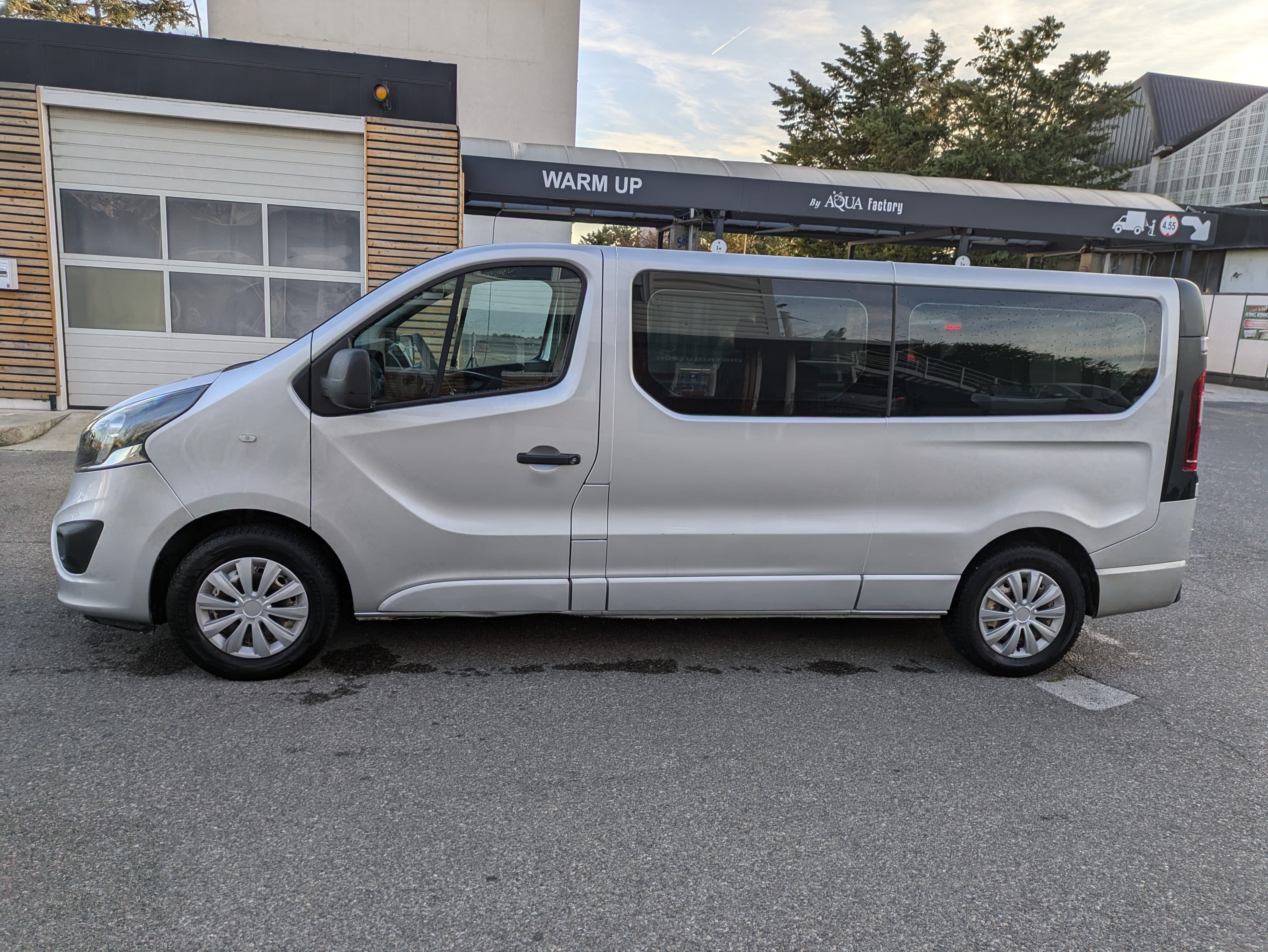 Opel Vivaro Combi avec GPS