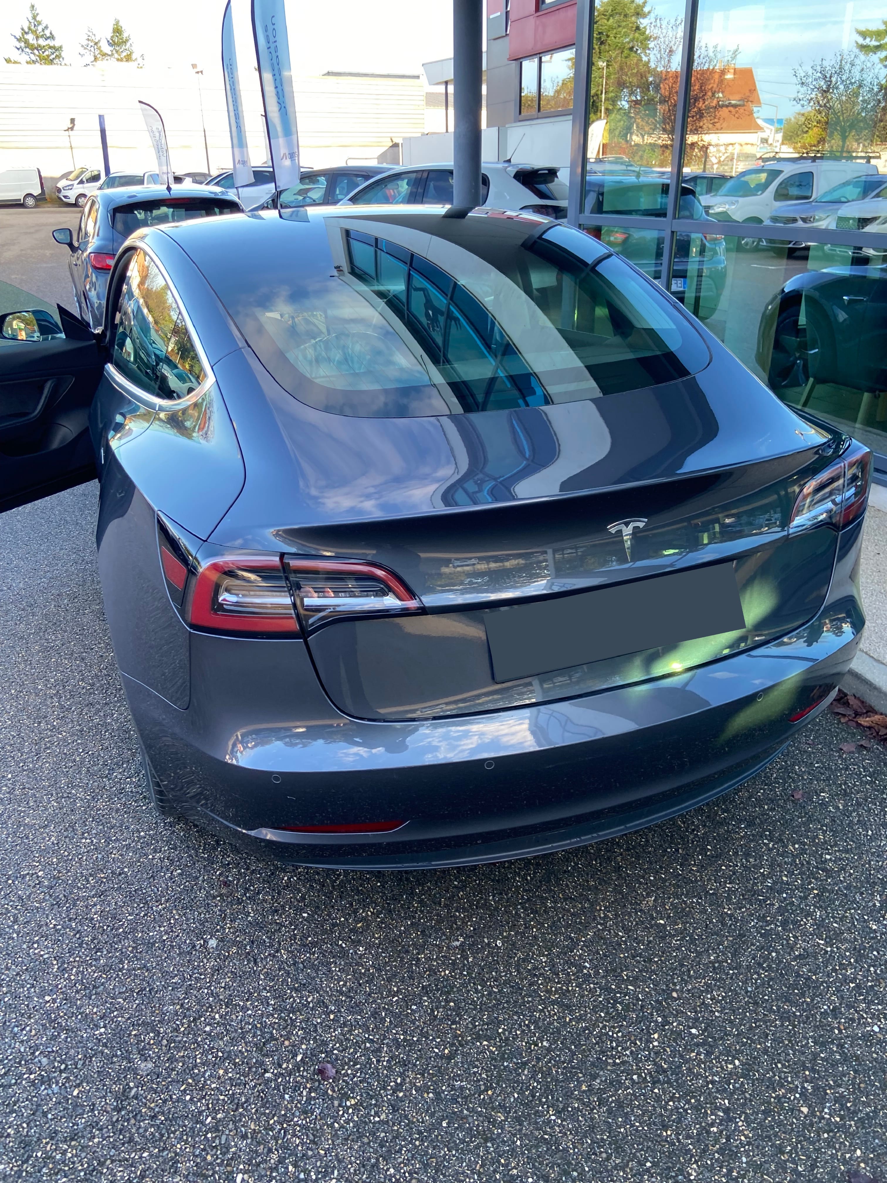 Tesla Model 3 avec GPS