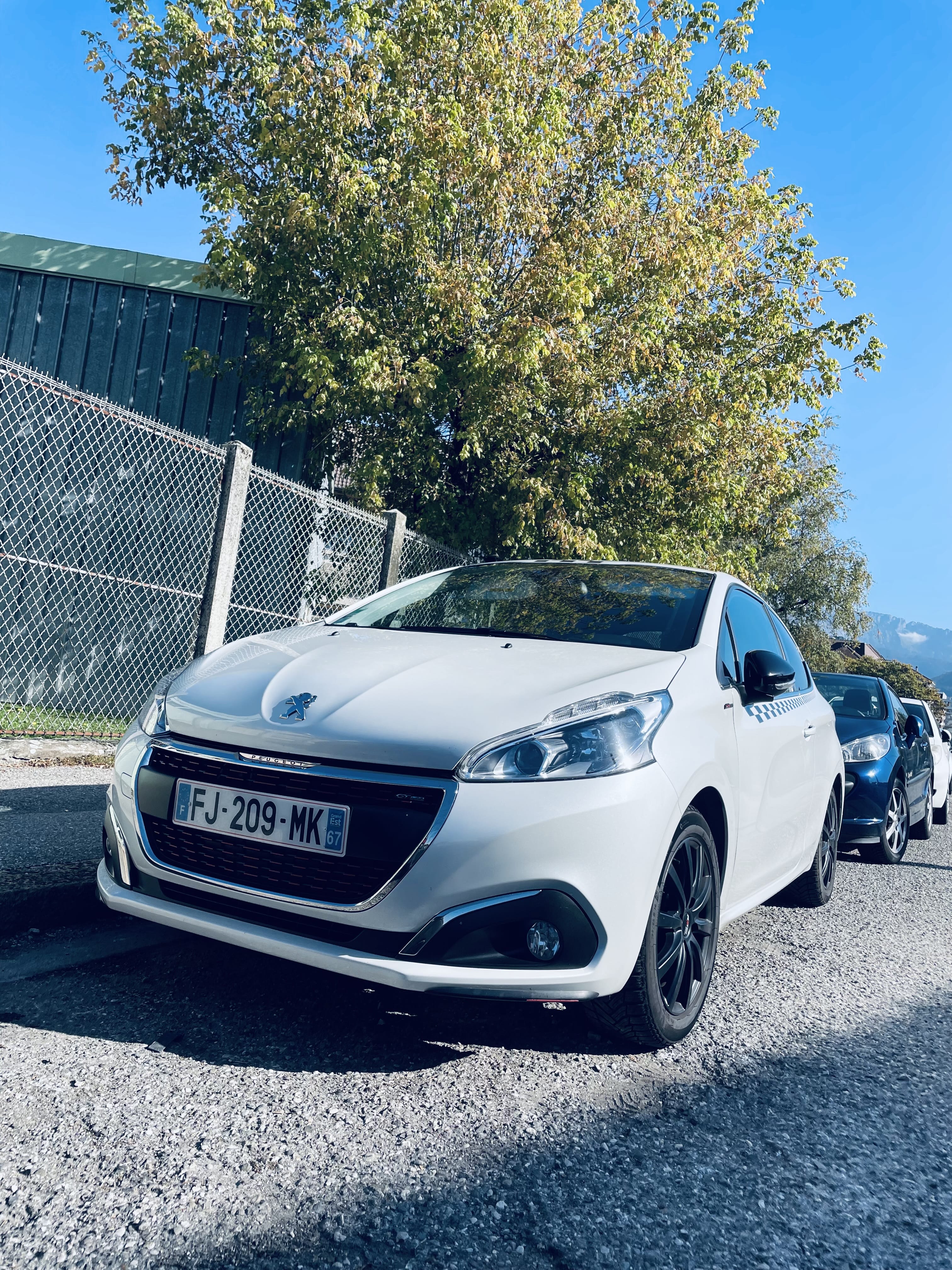 Peugeot 208 Gtline phase 2 avec Entrée audio / iPod