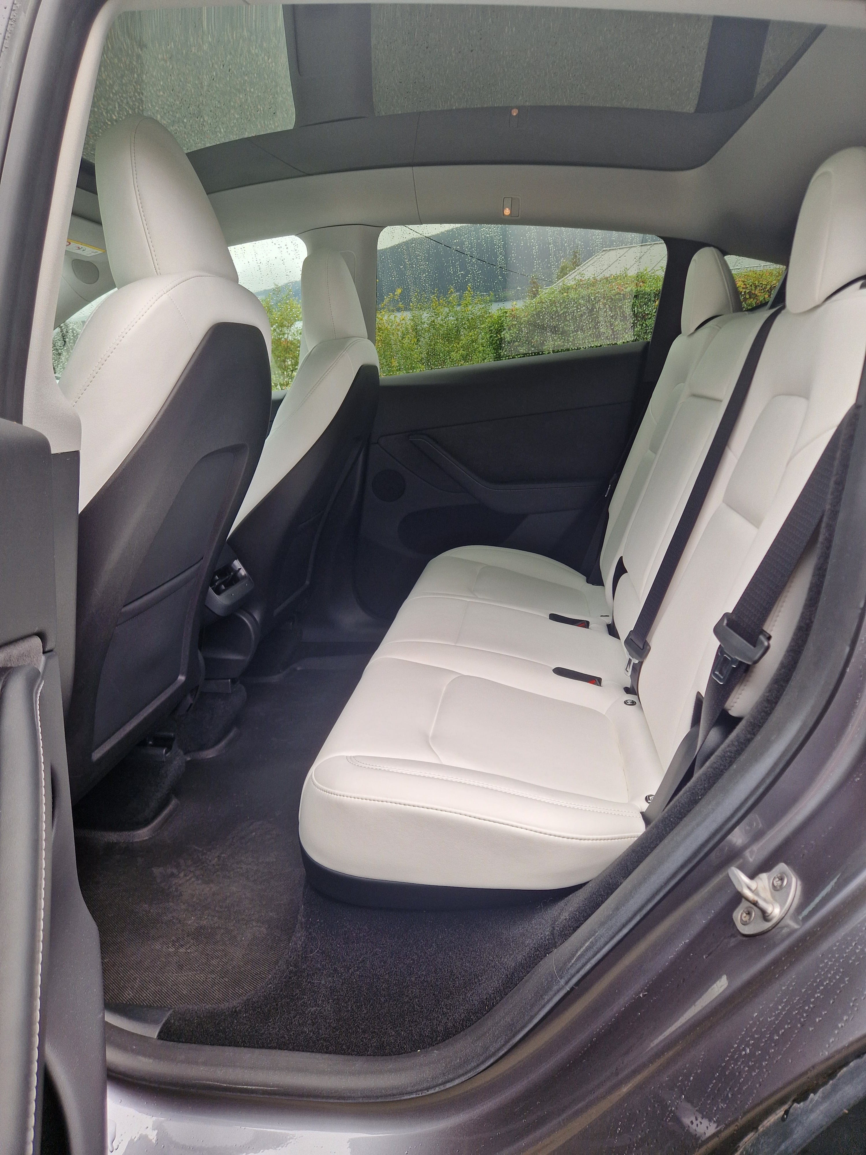 Tesla Model Y Performance med GPS