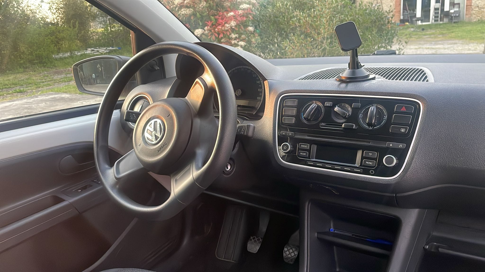 Volkswagen Up! 1.0 60ch – Compacte, Pratique & Économique* avec Audio Bluetooth