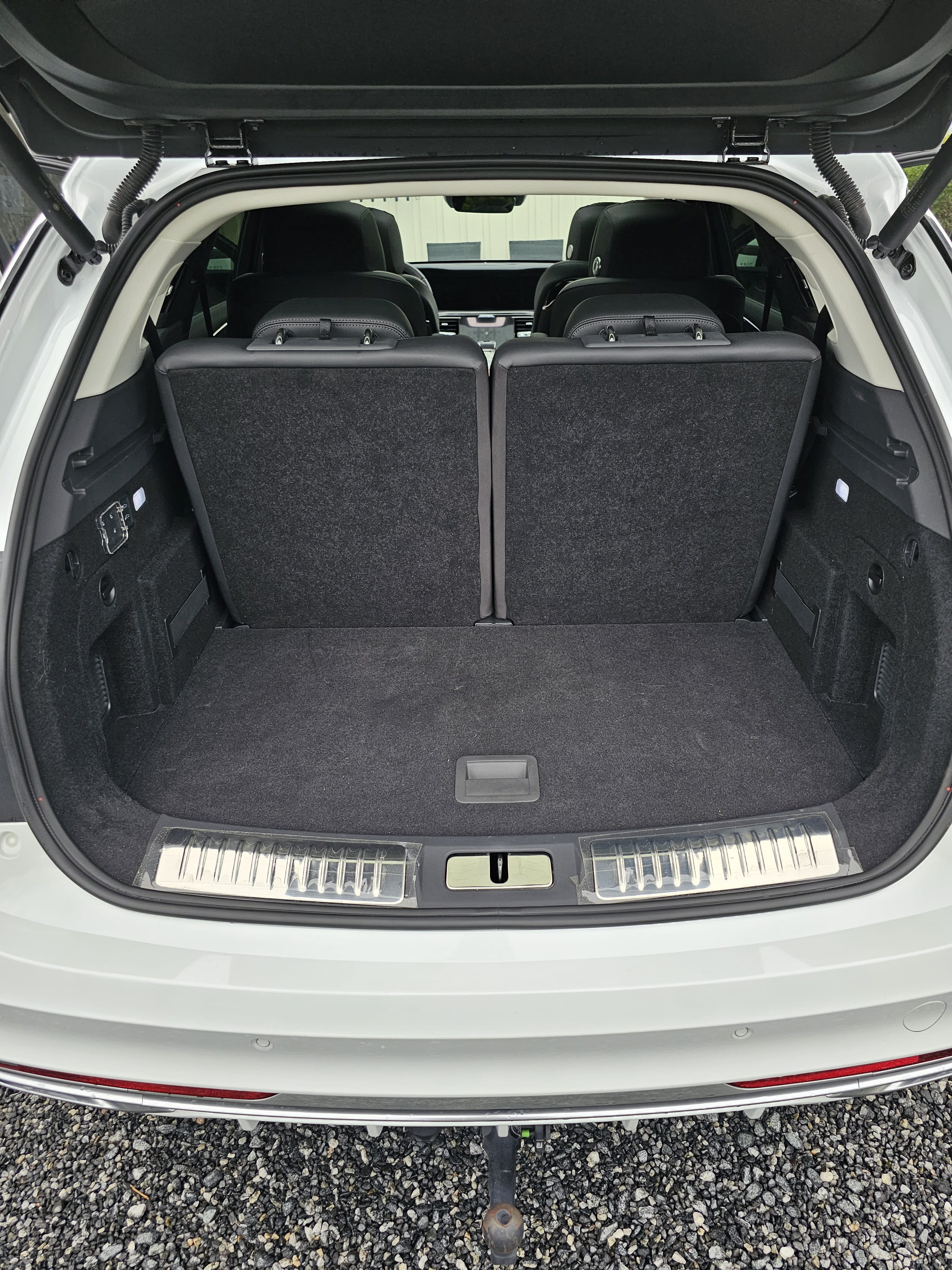 Hongqi E-HS9 100KW med Babysete