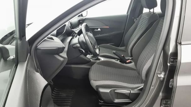 Peugeot 208 Louez la Nouvelle Peugeot 208 – Moderne, Confortable et Connectée ! avec Audio Bluetooth