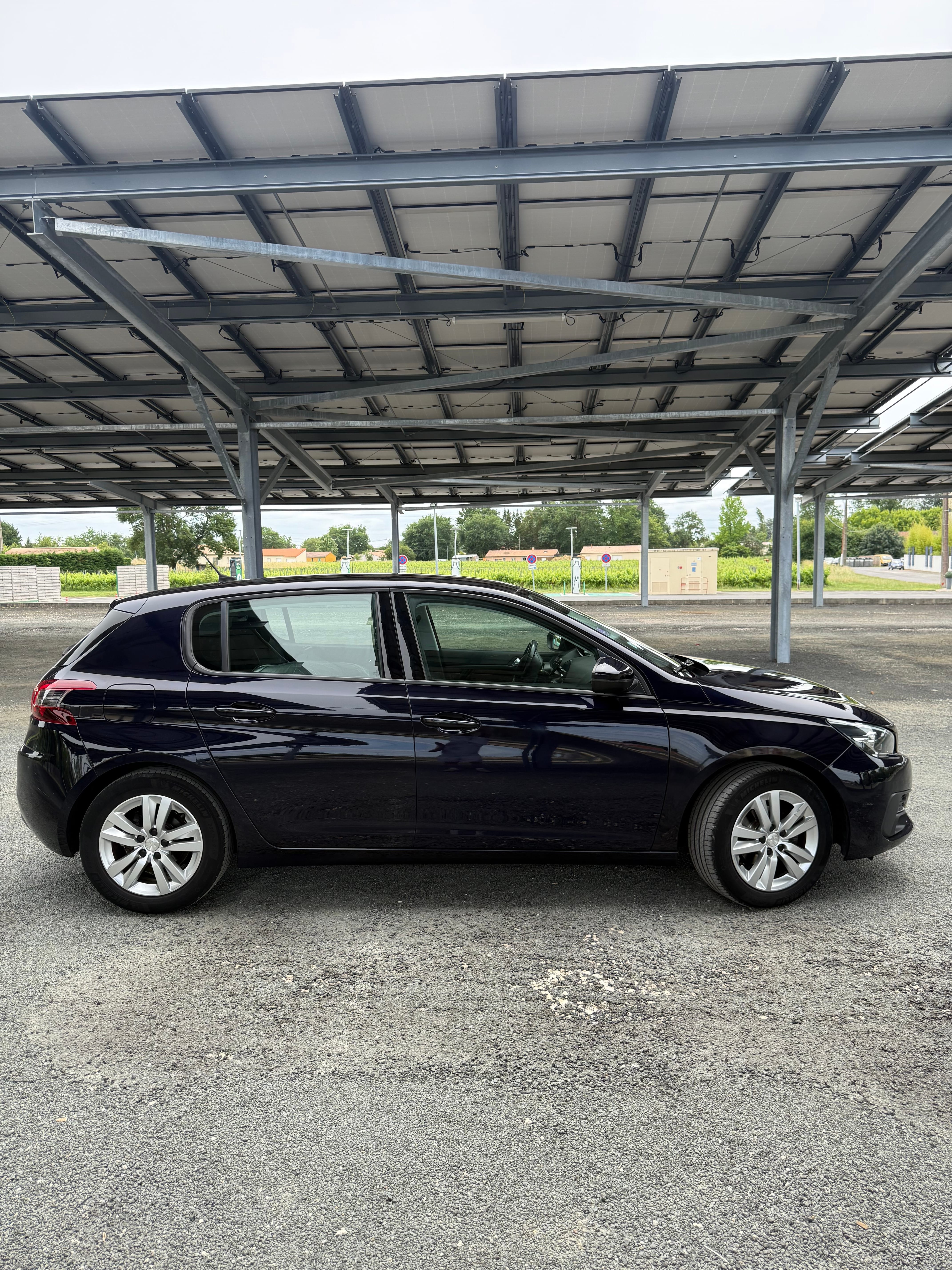 Peugeot 308 110 cv avec Climatisation