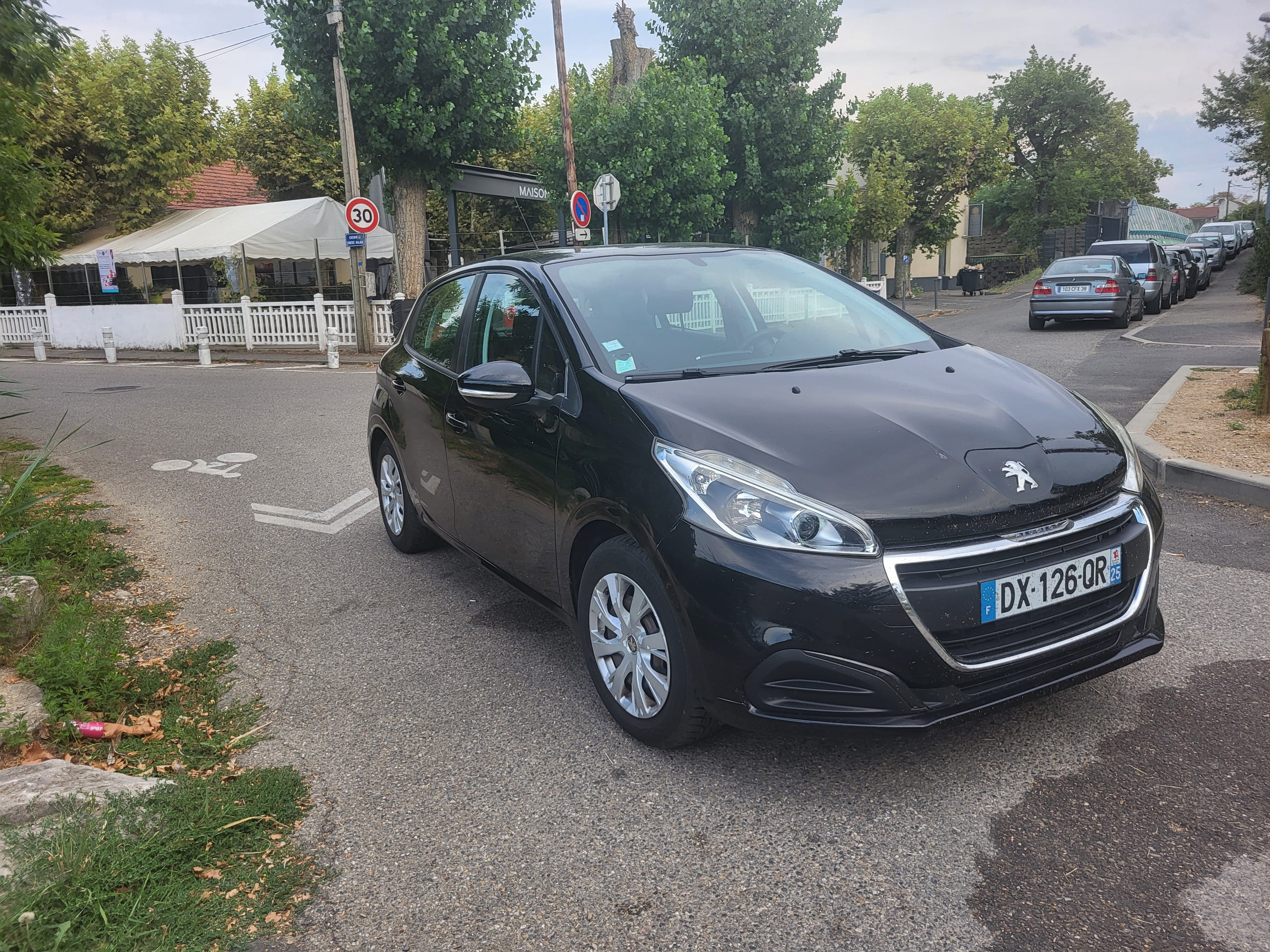 Peugeot 208 avec Autoradio
